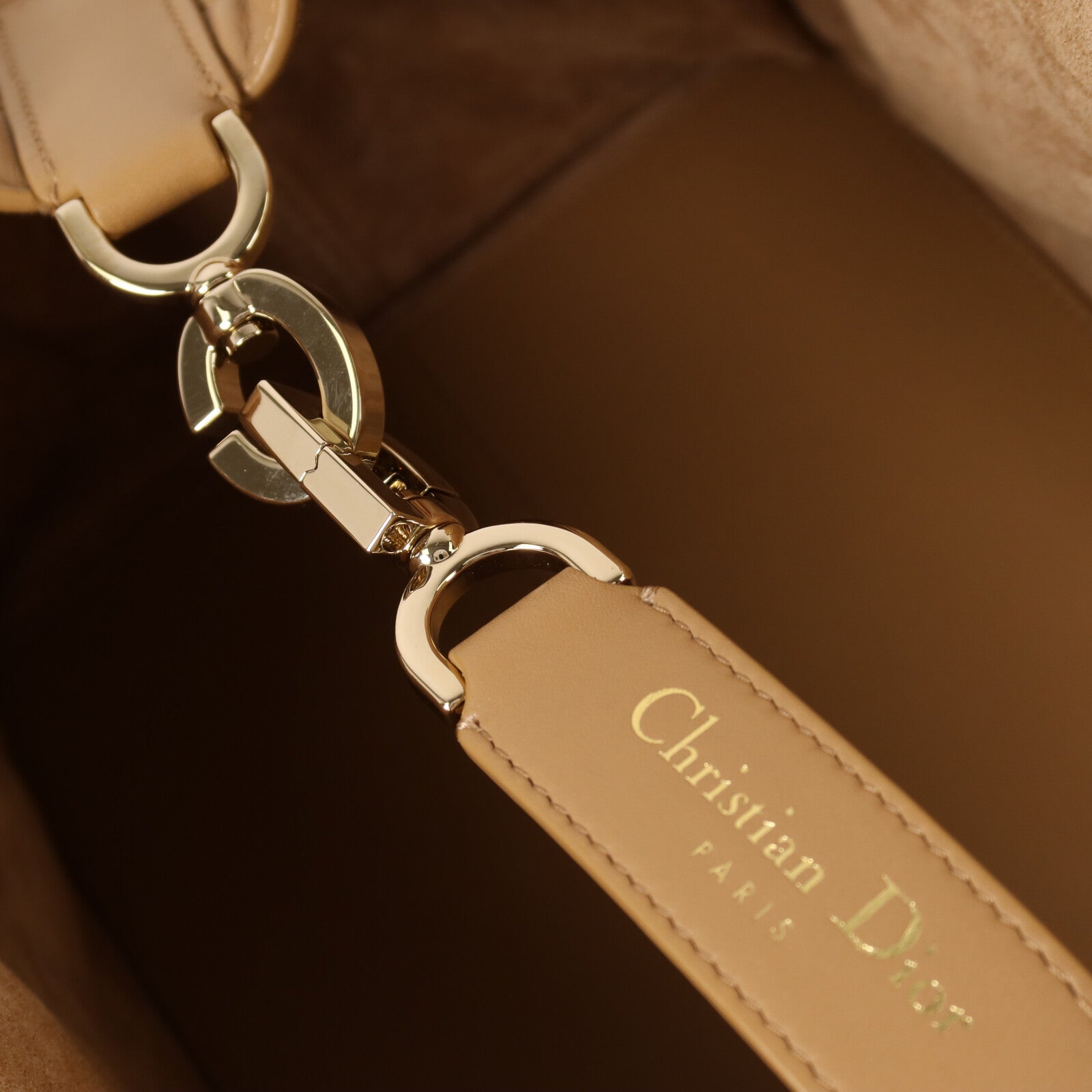 Dior 牛皮皮革Medium Toujours金扣手挽袋