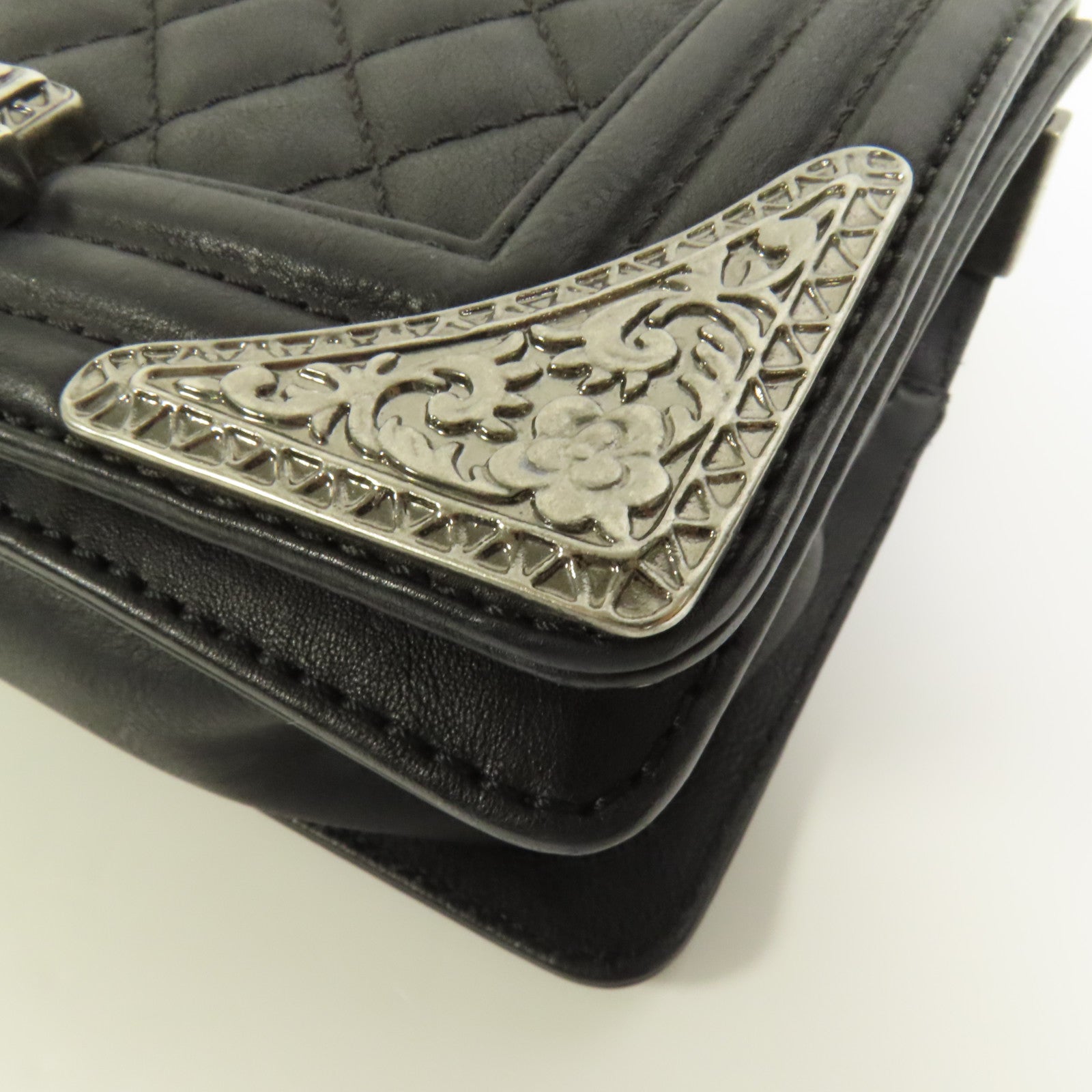 CHANEL 牛皮皮革Boy 20鏈帶肩背袋