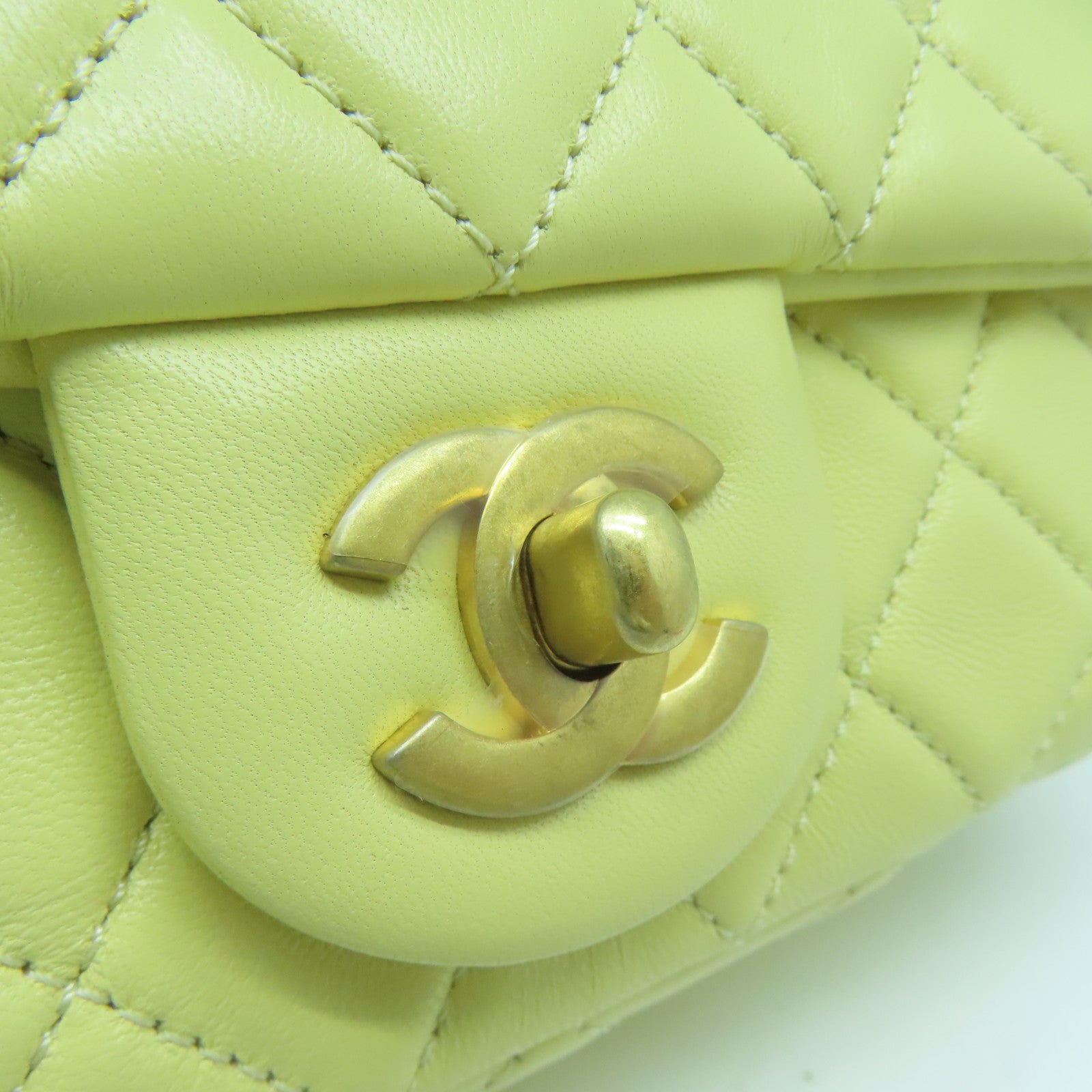 CHANEL 菱格羊皮皮革Chain Shoulder金扣鏈帶肩背袋黃色