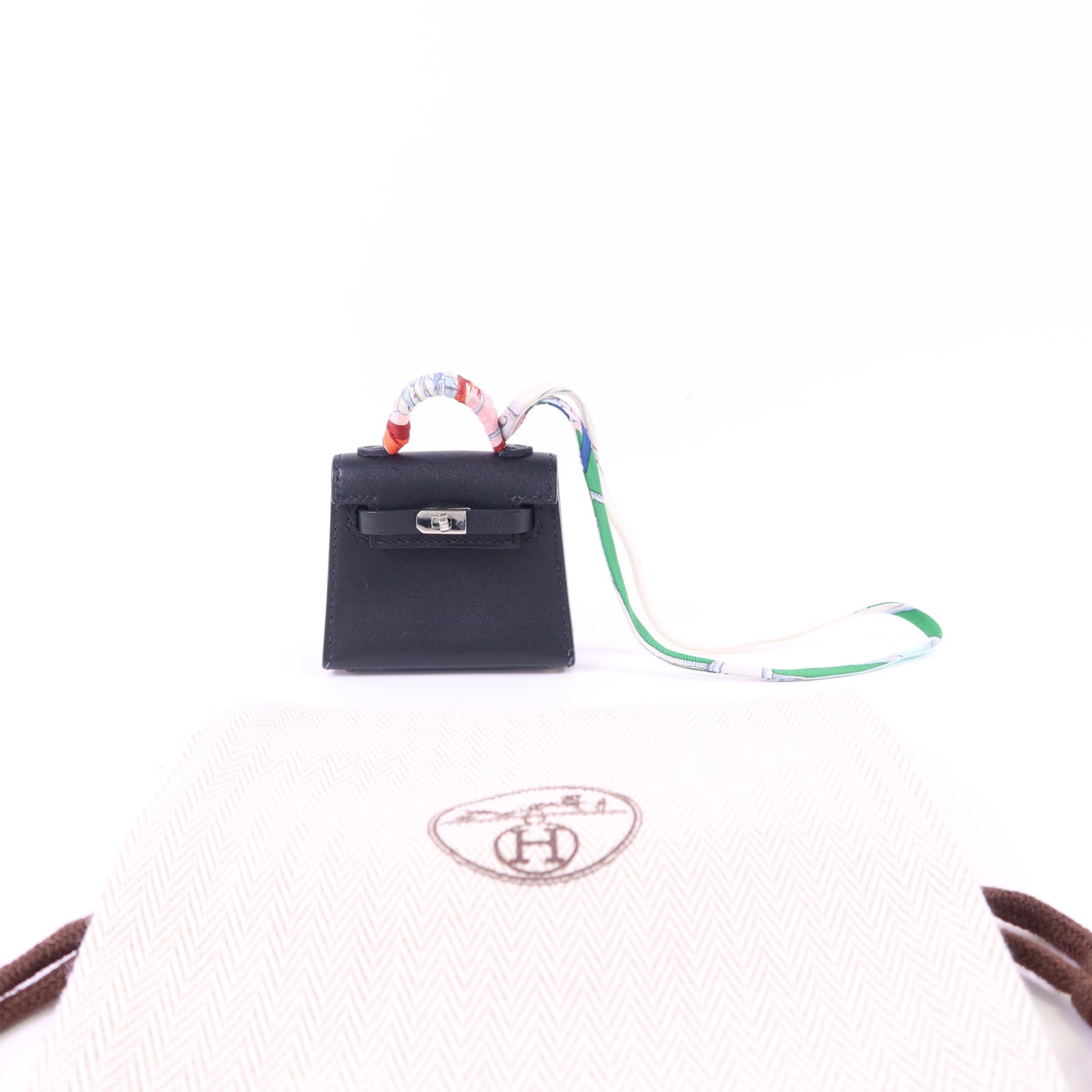 HERMES Tadelakt皮革Kelly Bag Charm 銀扣掛飾Noir