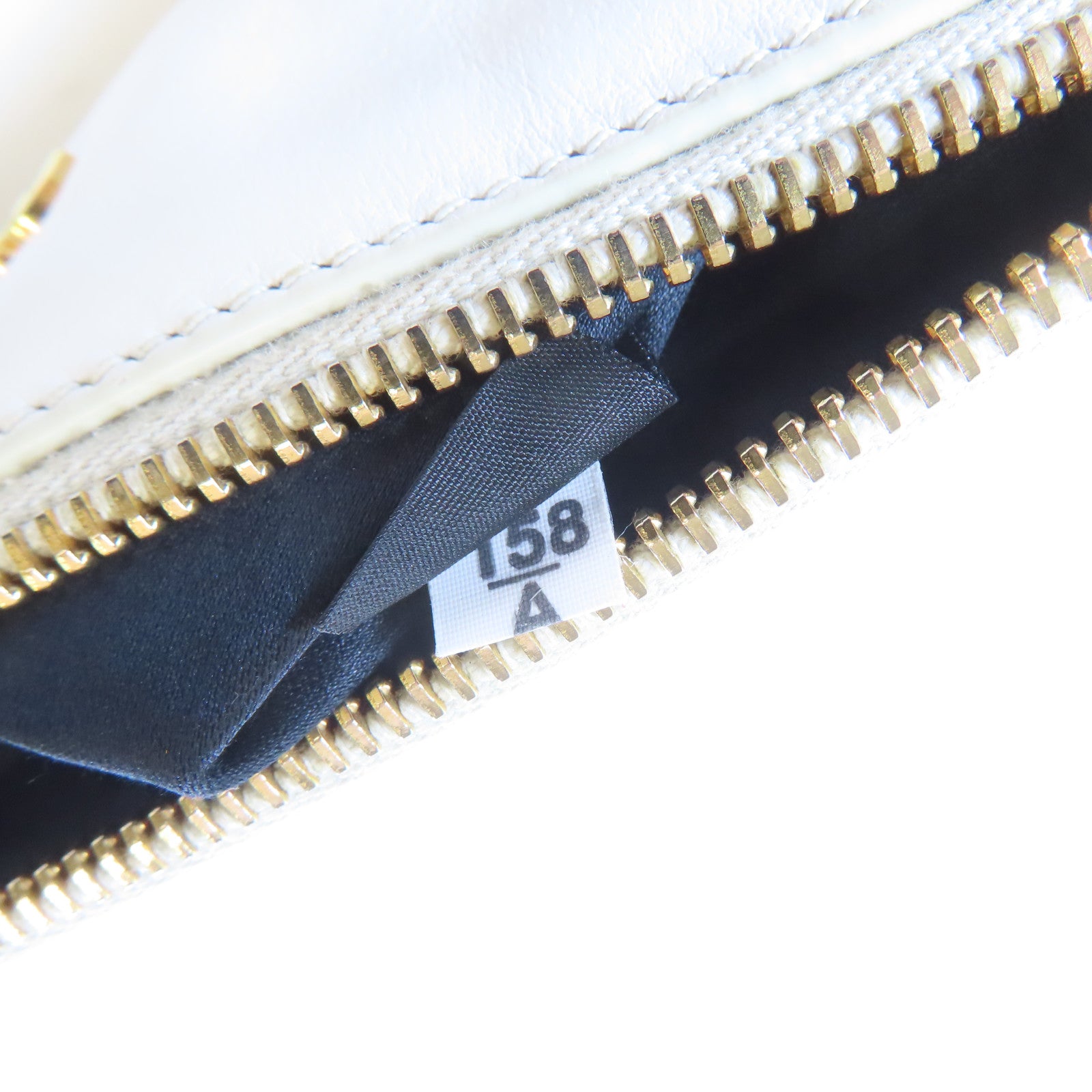 Miu Miu 【激減優惠】牛皮皮革Clutch Pouch With Handle金扣手拿包白色