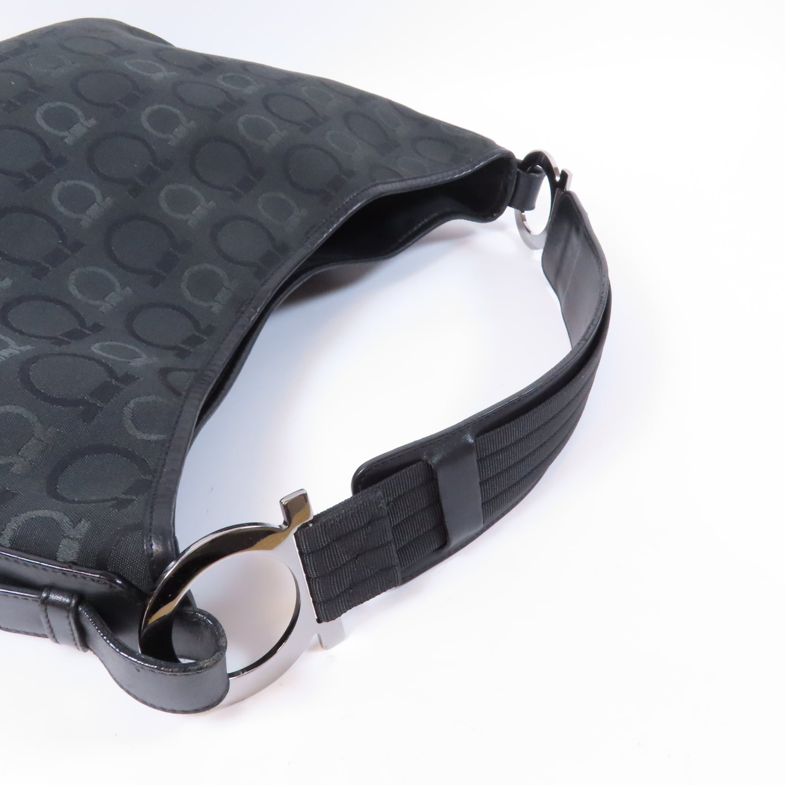 Salvatore Ferragamo 帆布Shoulder Bag銀扣肩背袋黑色