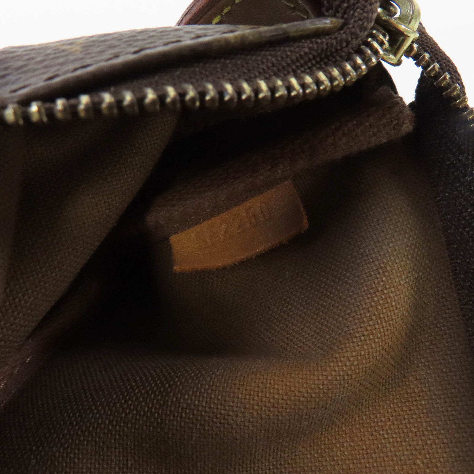LOUIS VUITTON Monogram Mini Pochette Accessories金扣手拿包啡色
