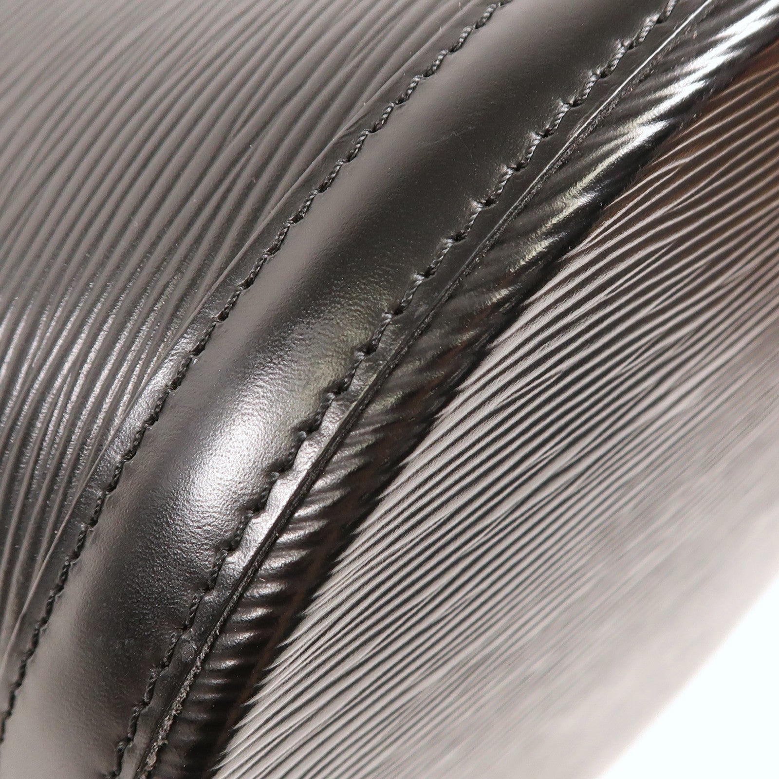 LOUIS VUITTON Epi Cluny金扣肩背袋