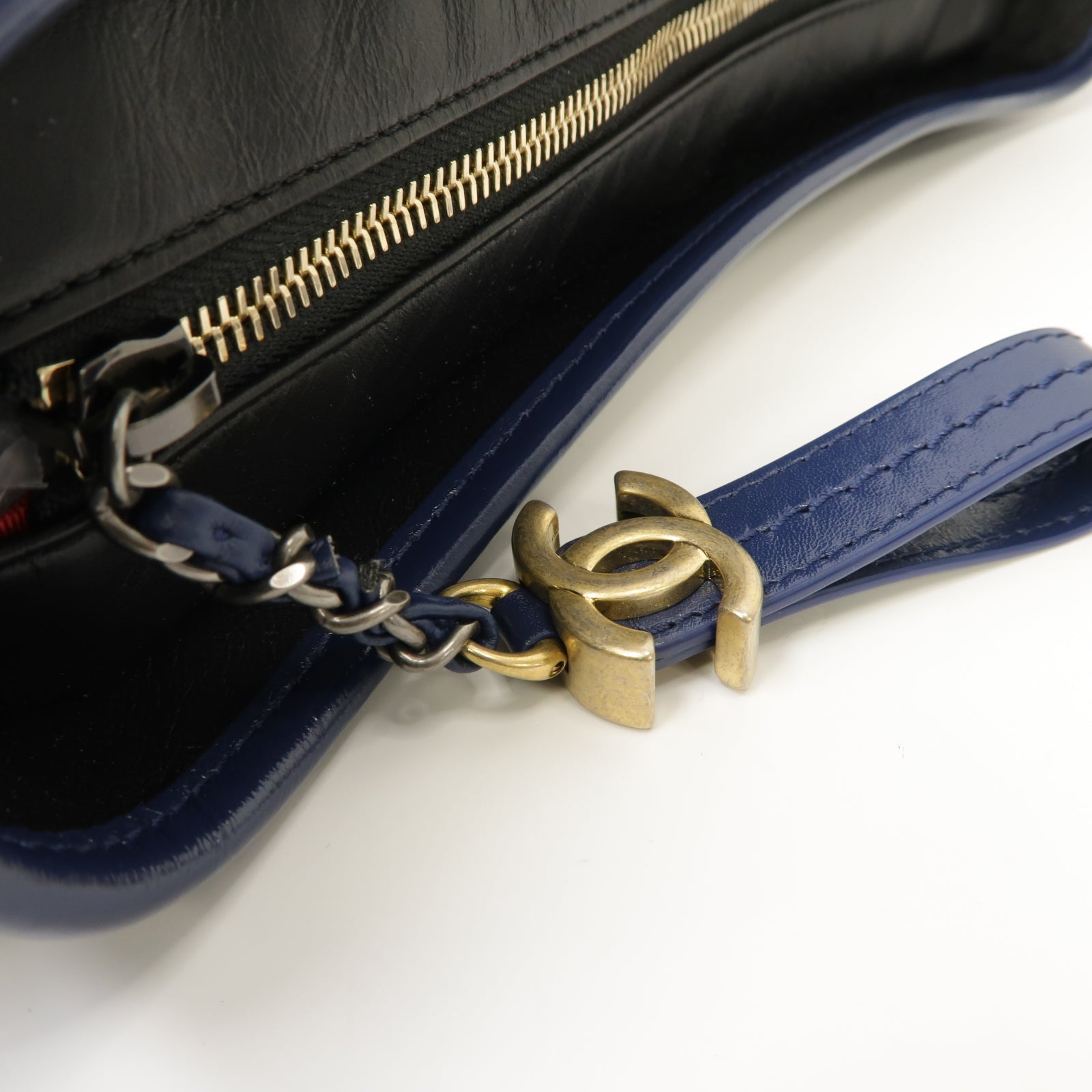 CHANEL 【激減優惠】菱格牛皮皮革Gabrielle金銀扣肩背袋藍色