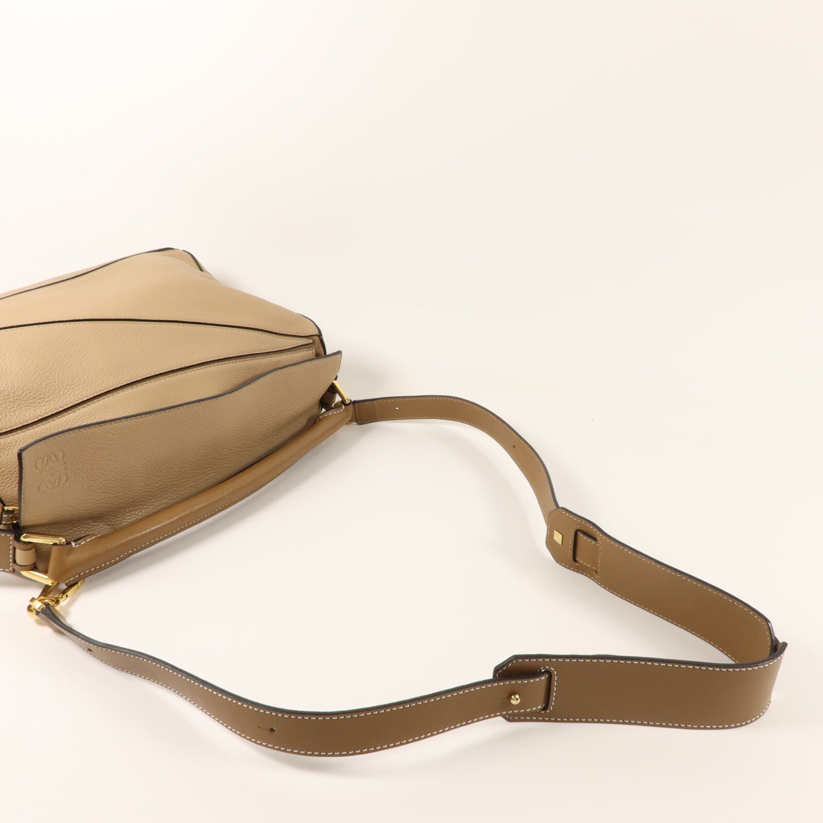 LOEWE 牛皮皮革Puzzle Medium手挽肩背兩用袋