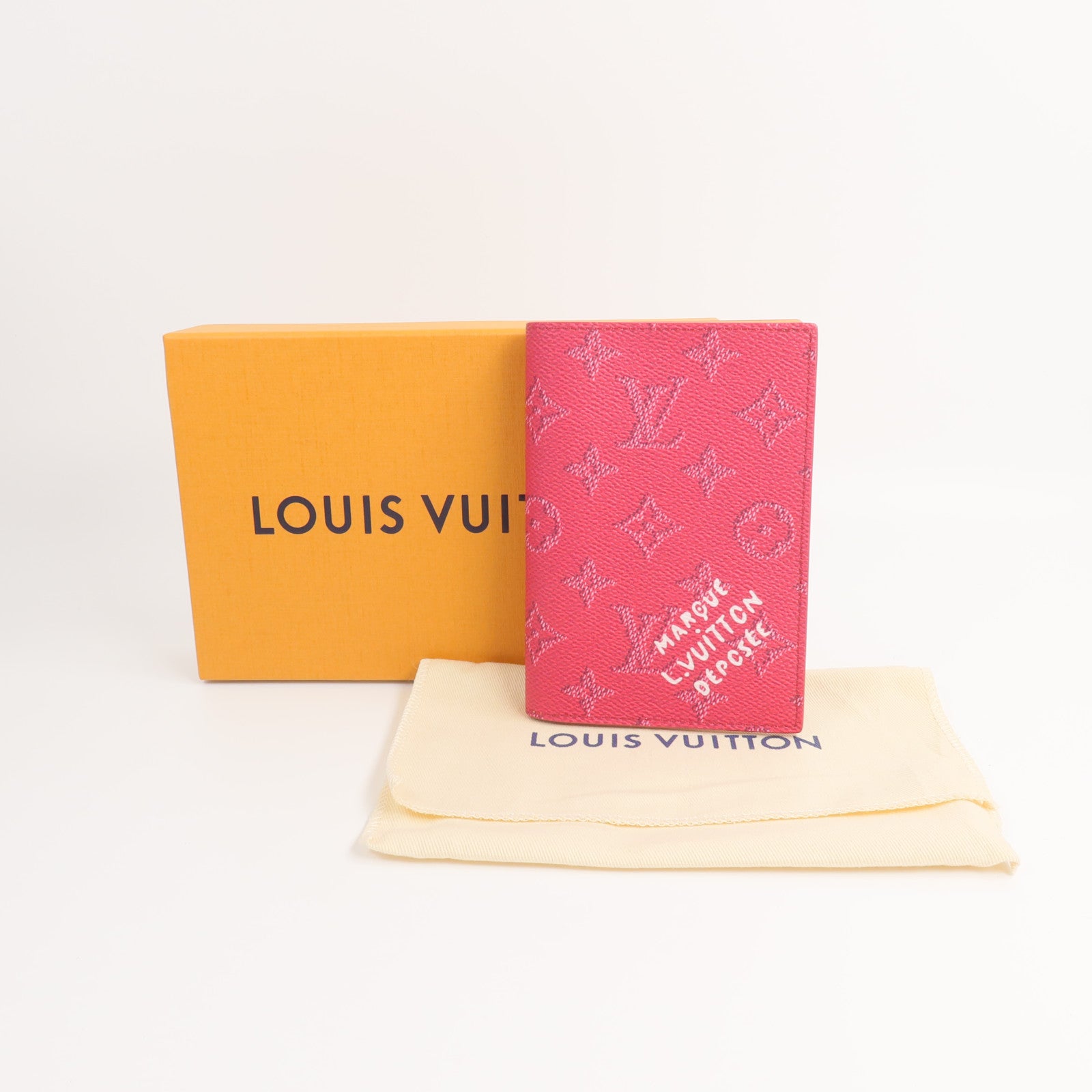 LOUIS VUITTON Monogram Heritage Passport Cover護照套