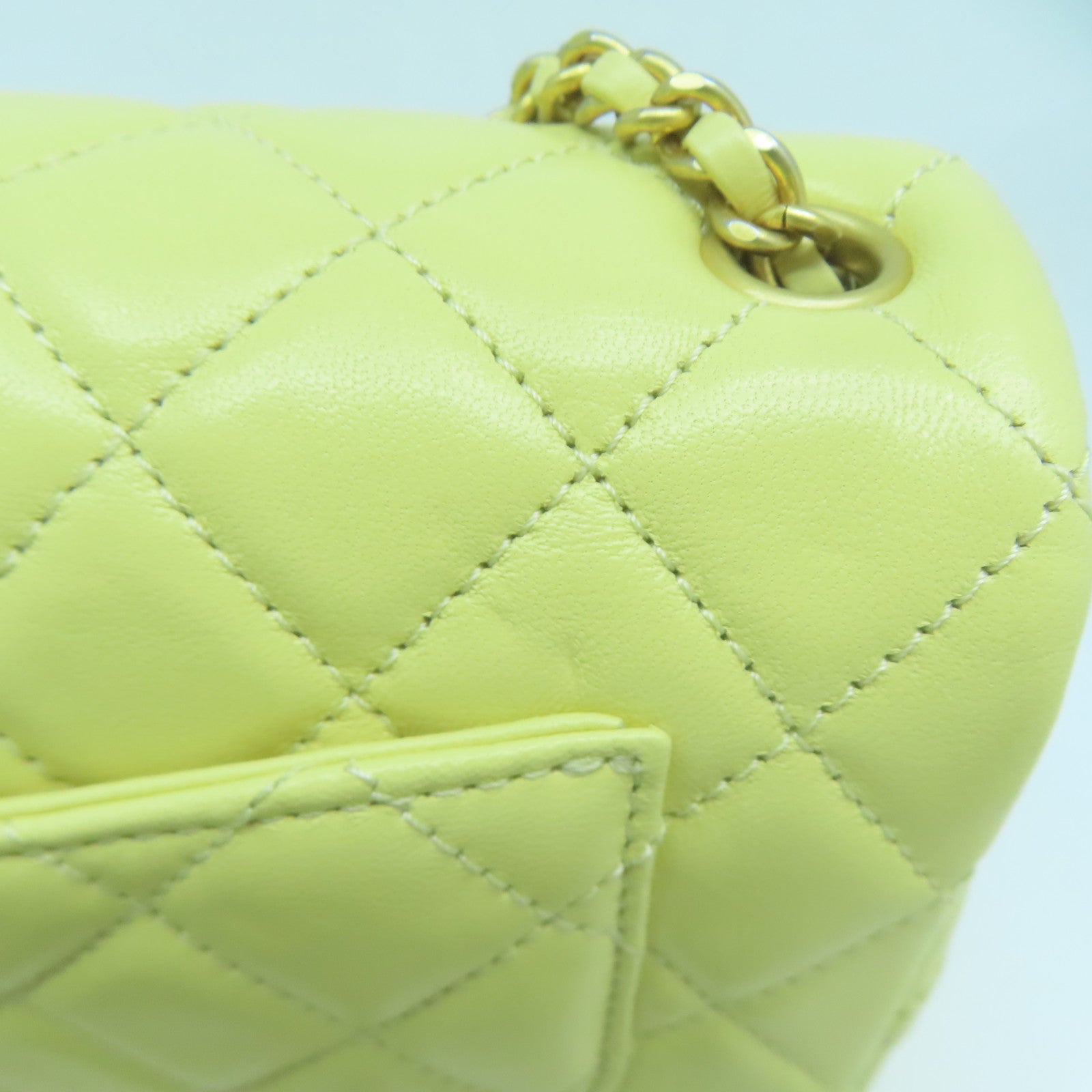 CHANEL 菱格羊皮皮革Chain Shoulder金扣鏈帶肩背袋黃色