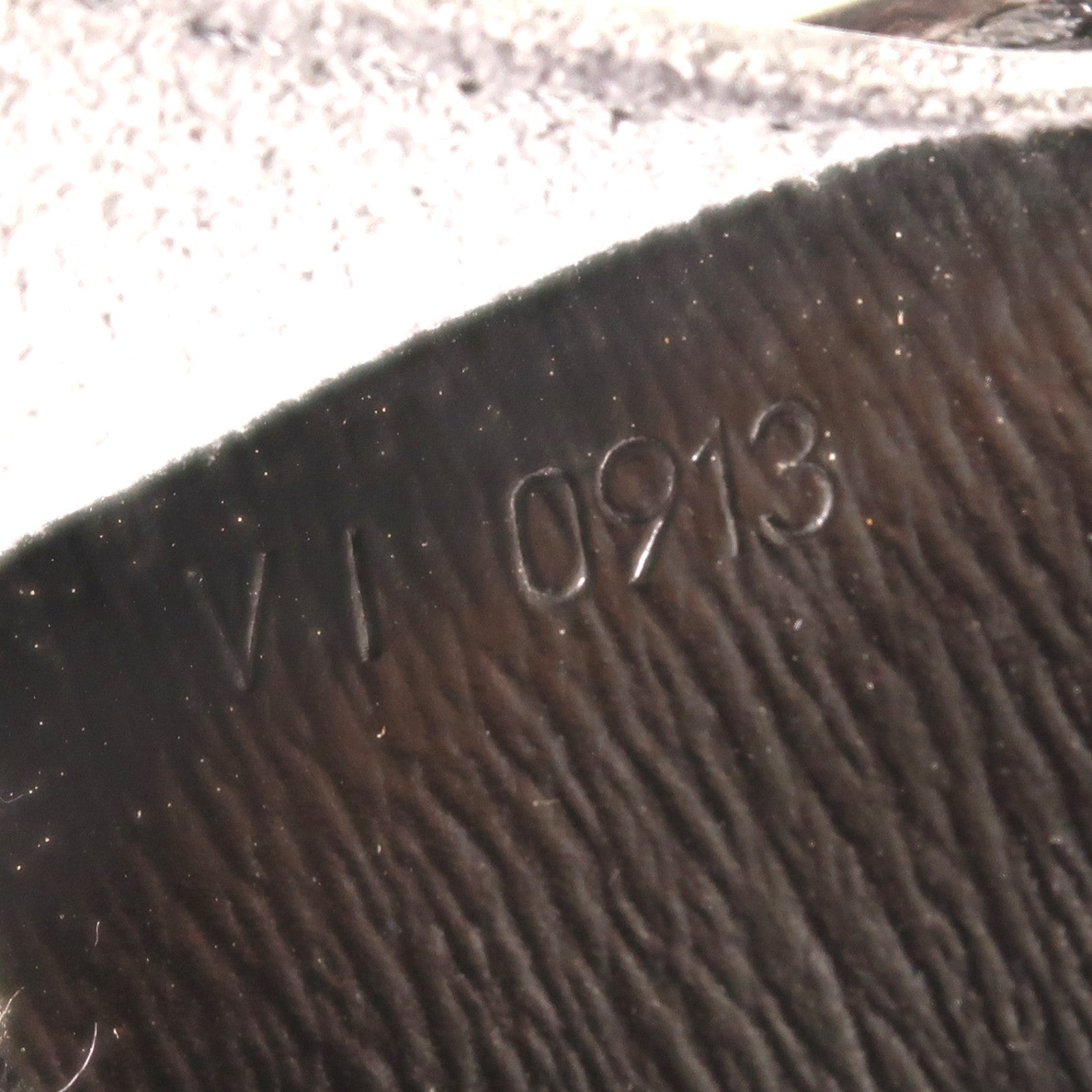 LOUIS VUITTON Epi Cluny金扣肩背袋