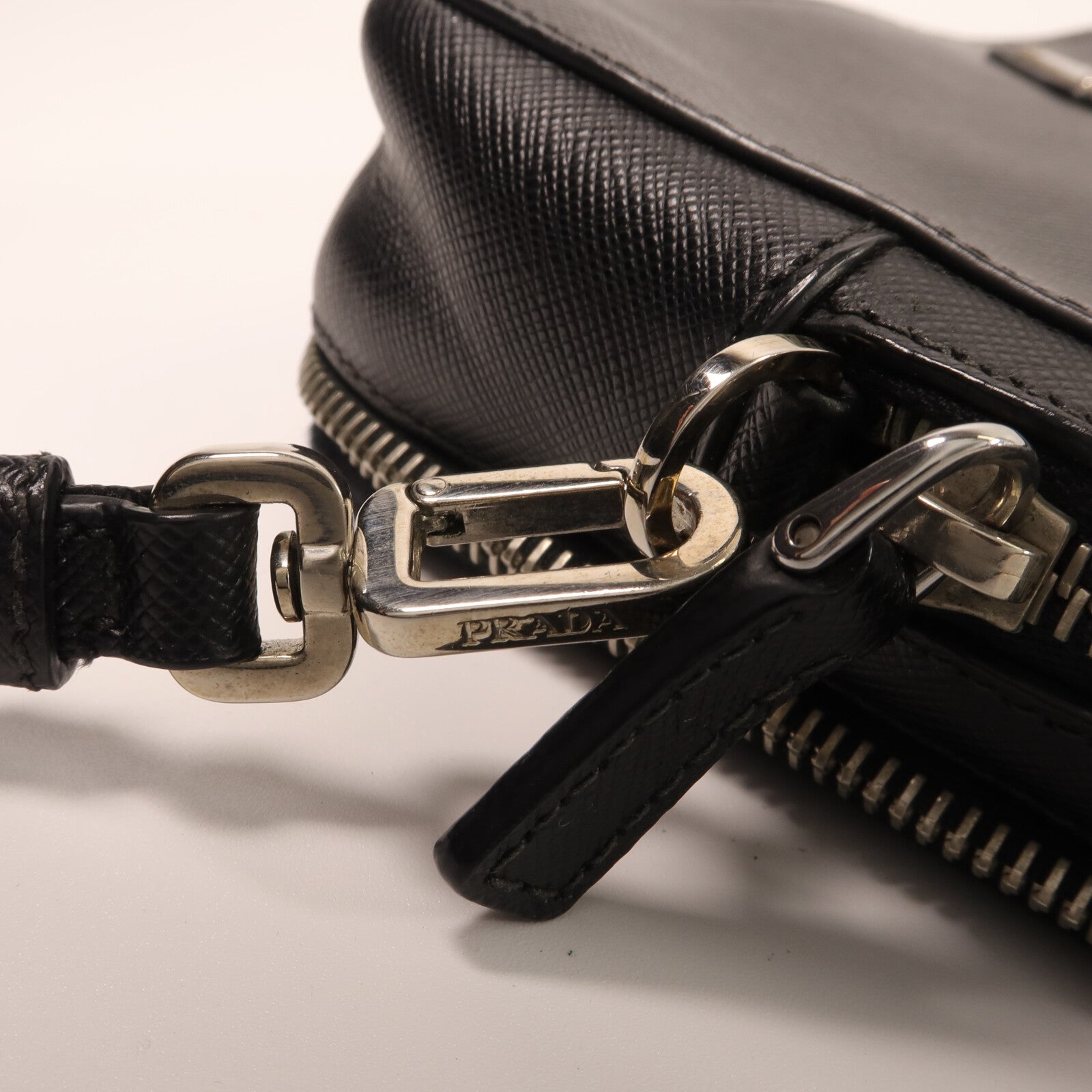 PRADA 牛皮皮革Clutch手拿包