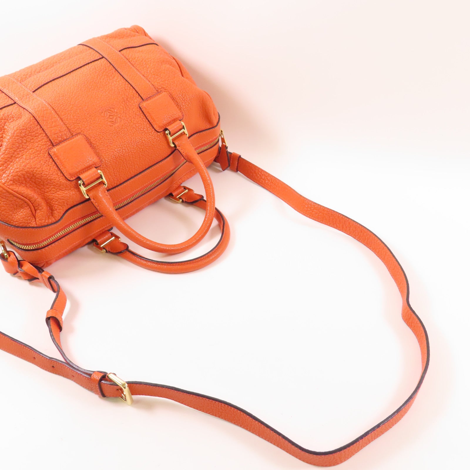 LOEWE 牛皮皮革Shoulder Bag金扣肩背袋