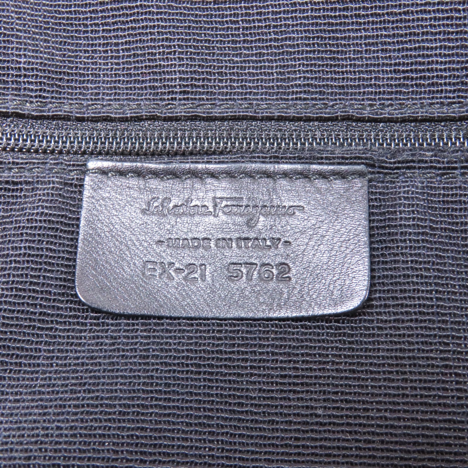 Salvatore Ferragamo 帆布Shoulder Bag銀扣肩背袋黑色