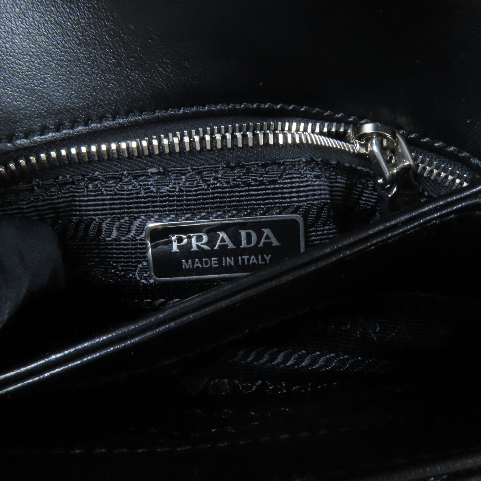 PRADA 尼龍/Saffiano皮革Shoulder Bag銀扣肩背袋
