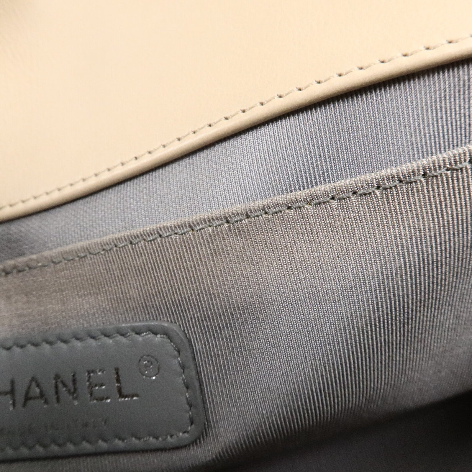 CHANEL 牛皮皮革Boy 25鏈帶肩背袋