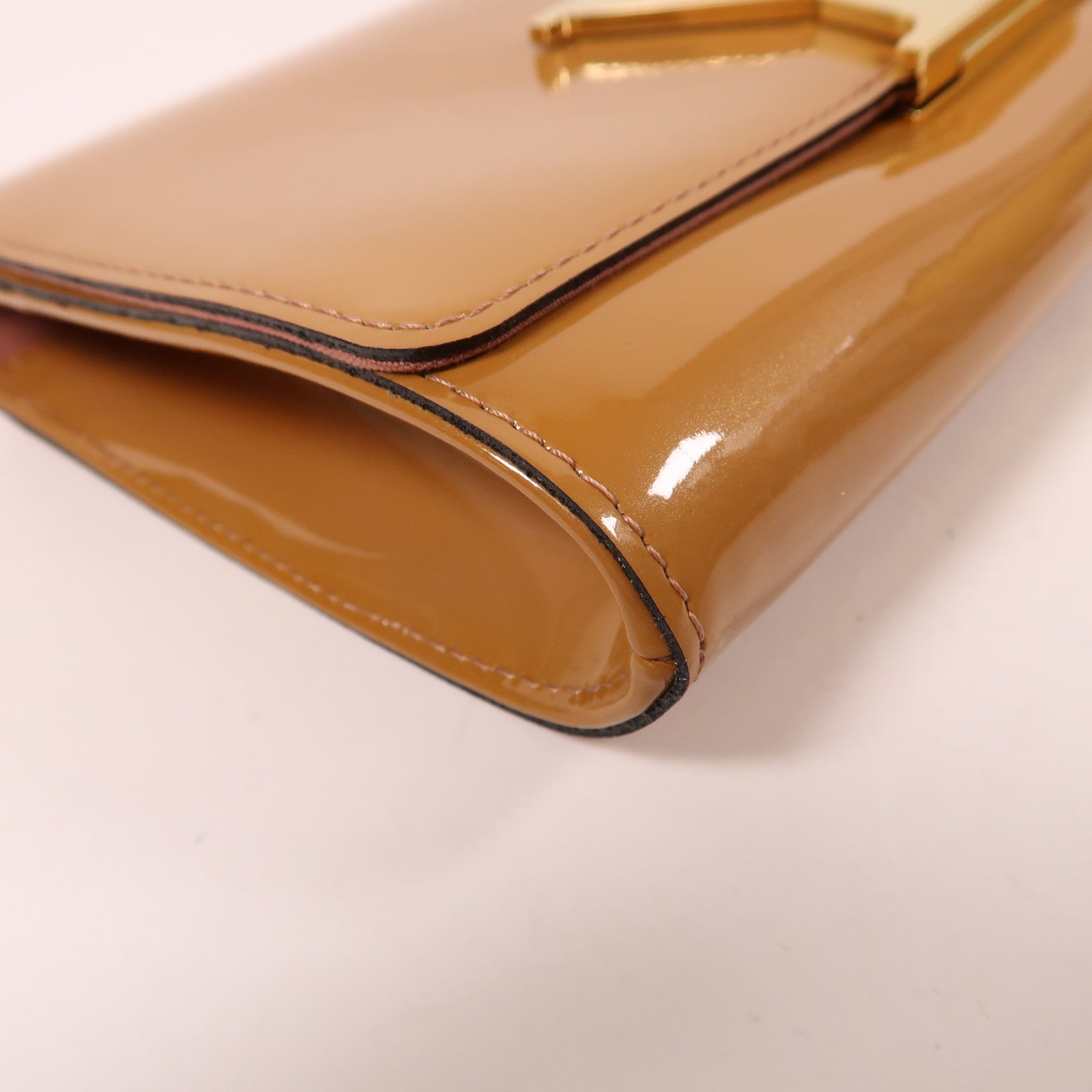 LOUIS VUITTON Monogram Vernis Louise金扣手拿包