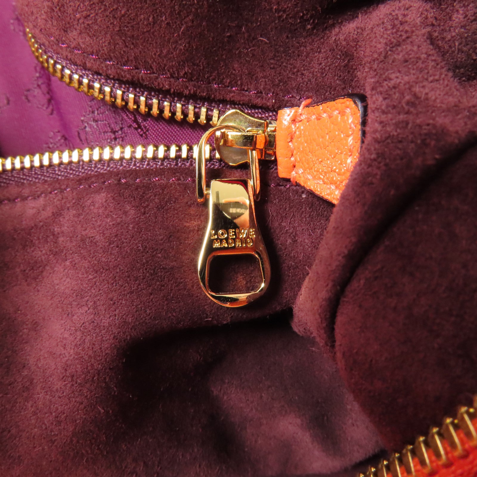LOEWE 牛皮皮革Shoulder Bag金扣肩背袋