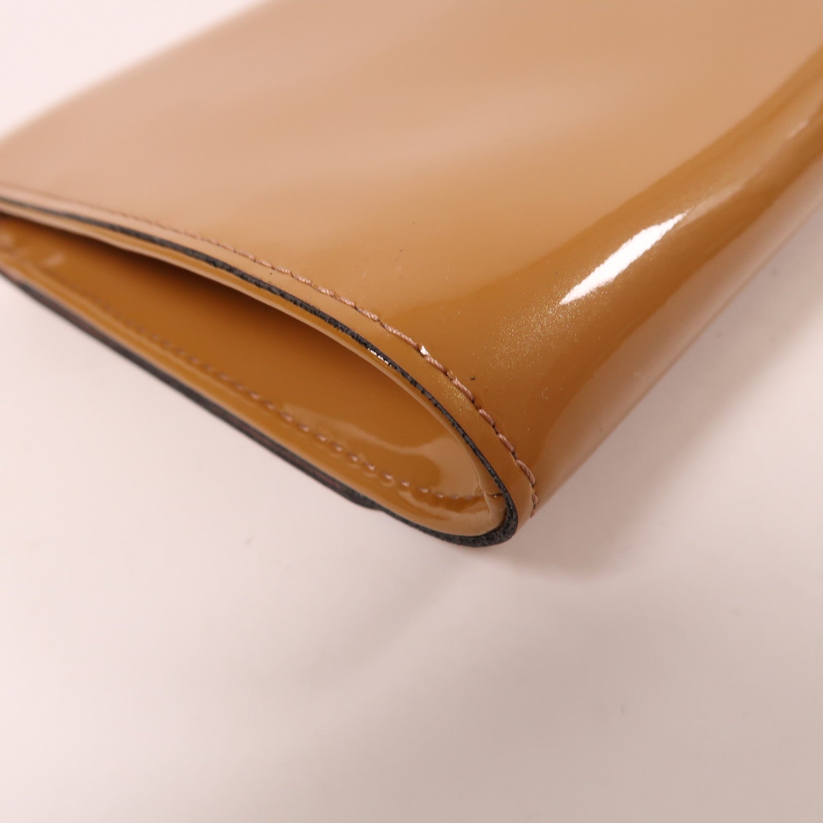 LOUIS VUITTON Monogram Vernis Louise金扣手拿包