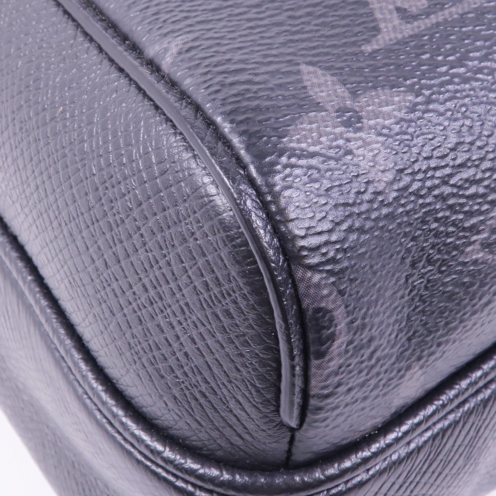 LOUIS VUITTON Monogram Eclipse/Taiga Outdoor Messenger銀扣肩背袋