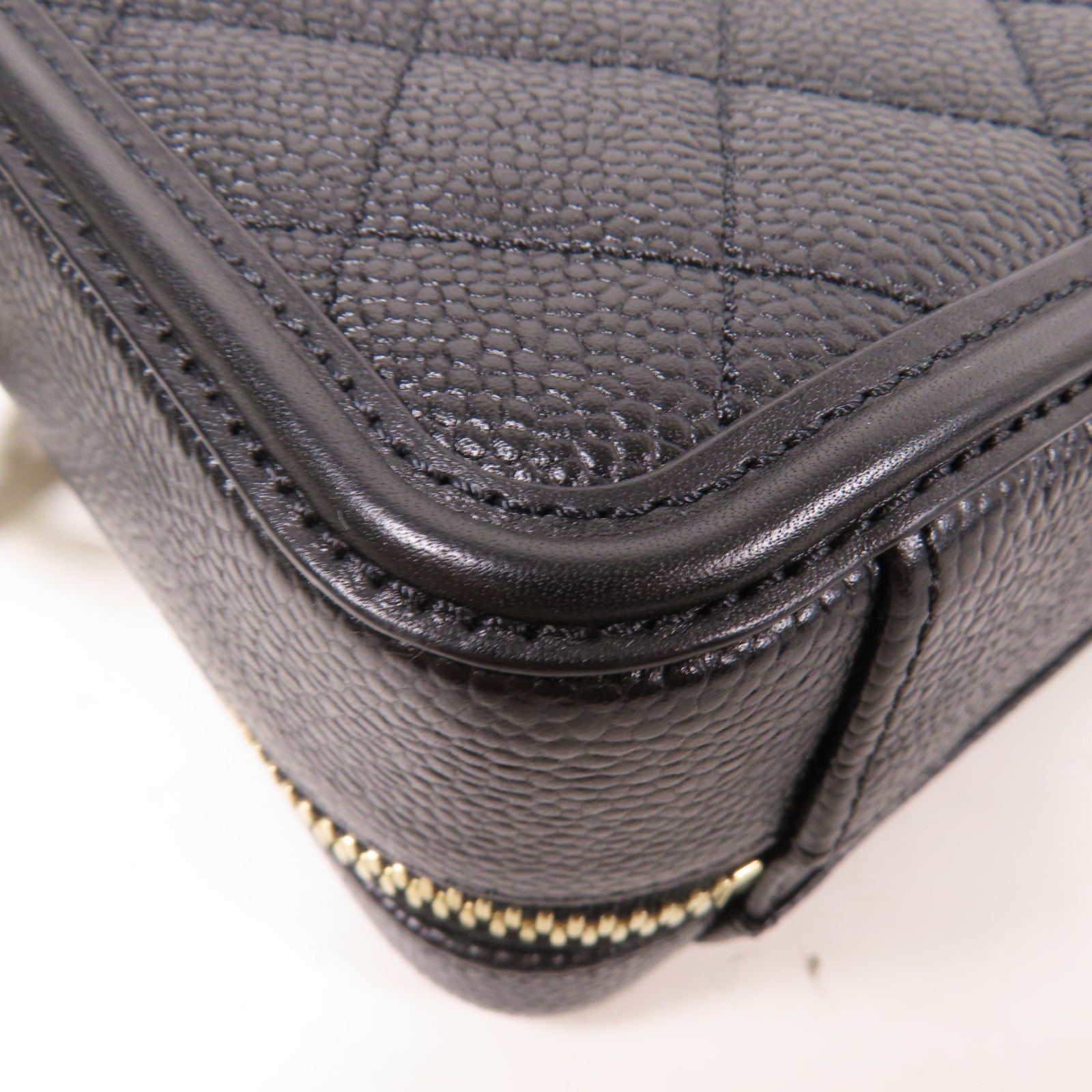 CHANEL 菱格Caviar皮革Vanity Case金扣鏈帶手挽肩背兩用袋黑色