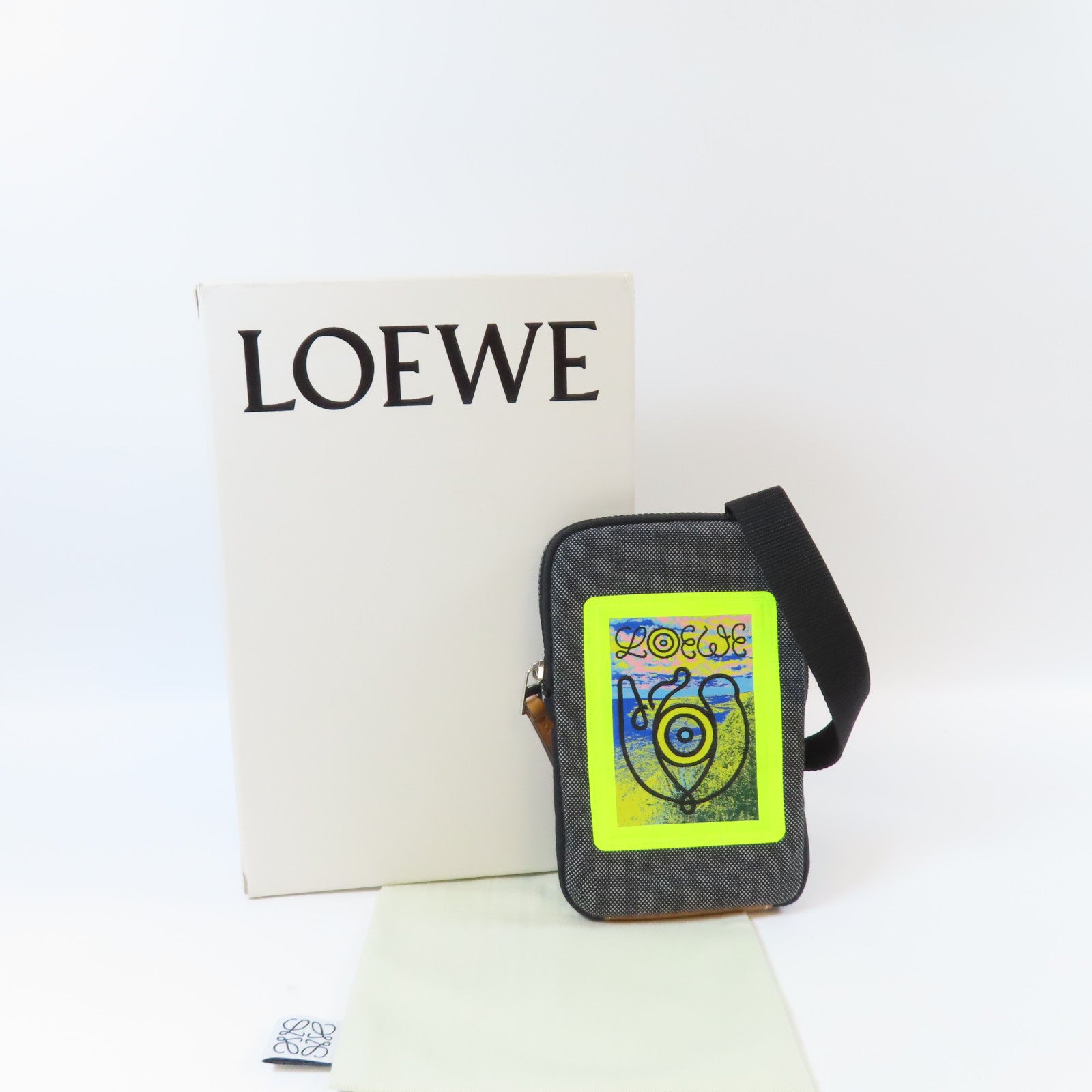 LOEWE 【激減優惠】帆布Eye/Loewe/Nature銀扣手機袋黑色
