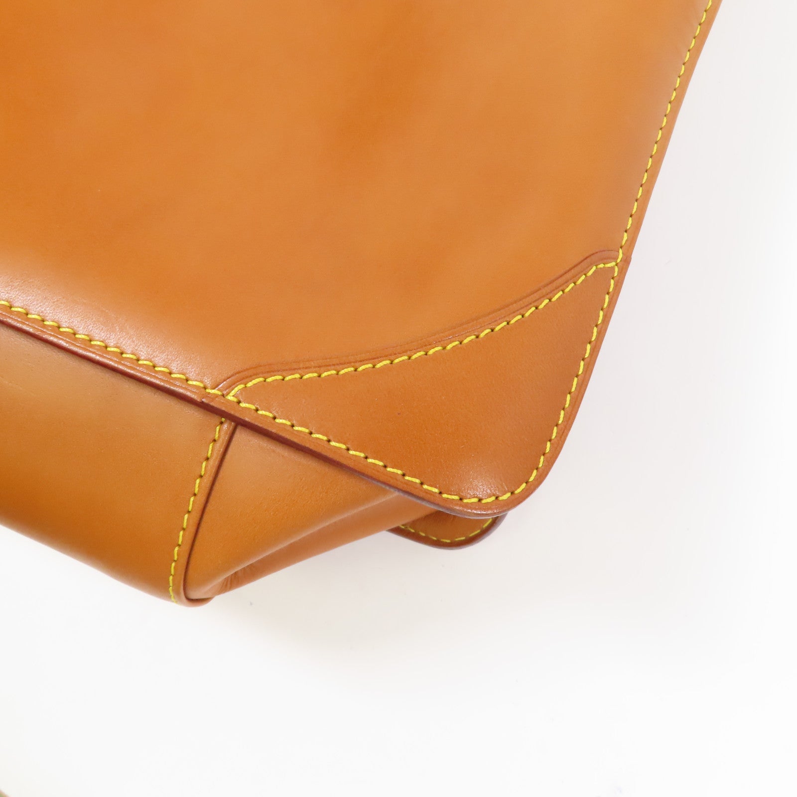 LOUIS VUITTON 皮革Negeb PM金扣手挽袋