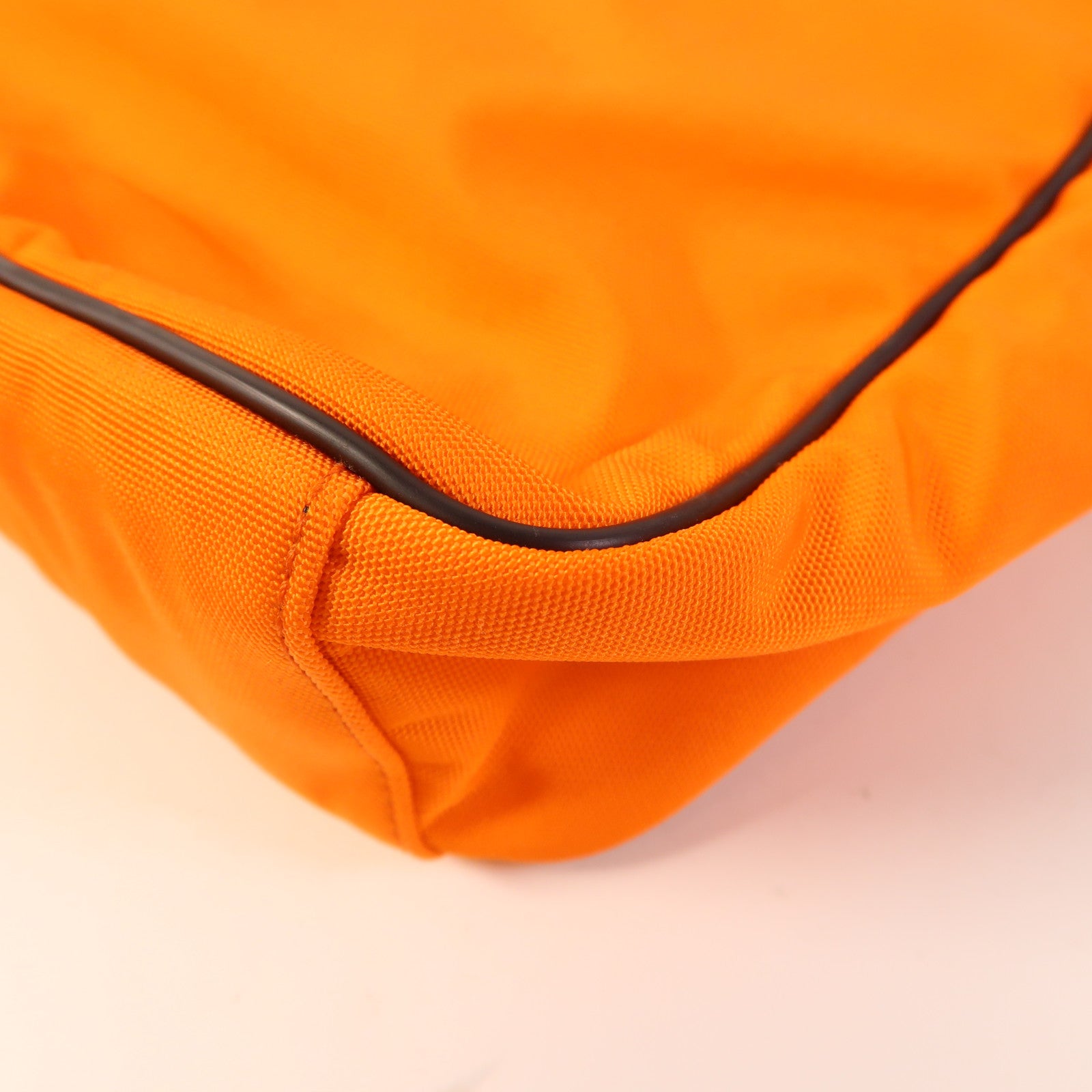 GUCCI 【萬聖節商品】尼龍Nylon Flight Messenger Bag銀扣手挽袋