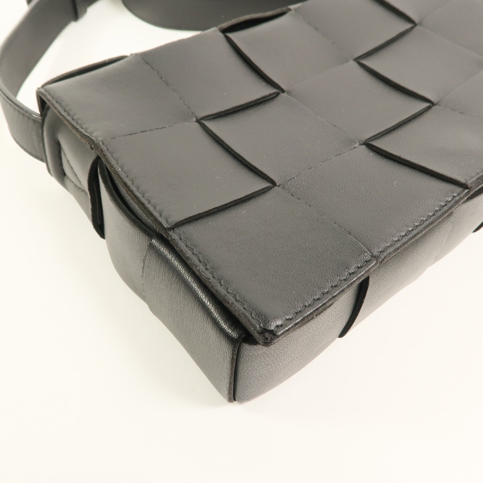BOTTEGA VENETA 牛皮皮革Cassette Cross-Body肩背袋