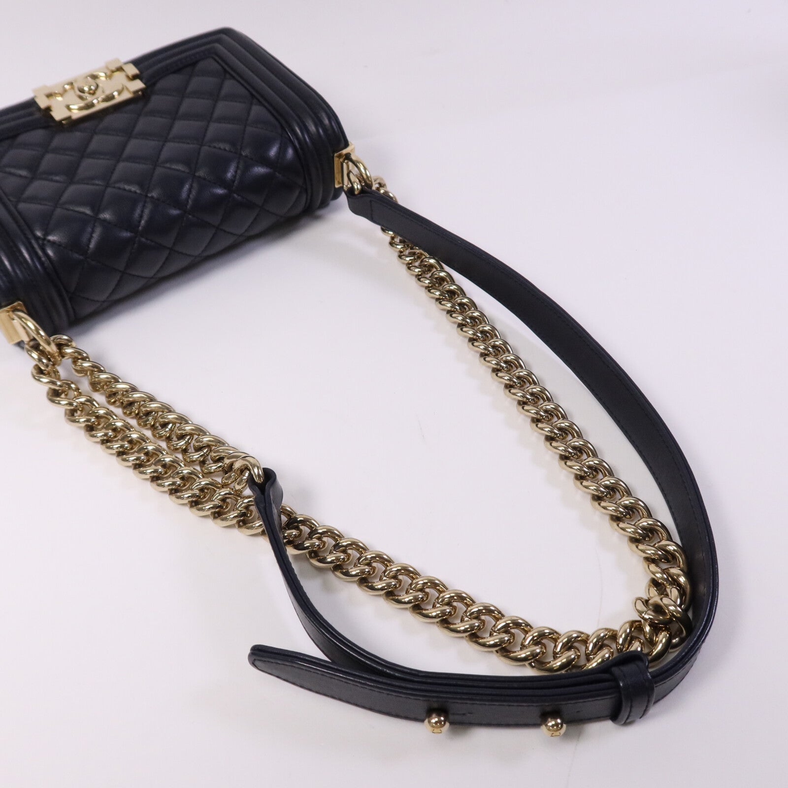 CHANEL 羊皮皮革Boy 20金扣鏈帶肩背袋