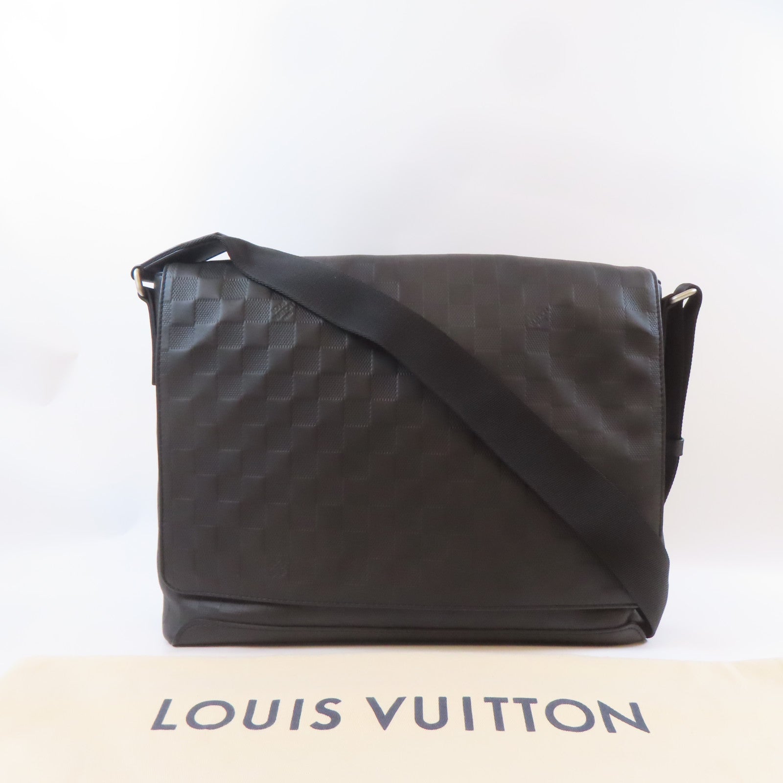 LOUIS VUITTON 【激減優惠】Damier Infini District MM銀扣肩背袋黑色