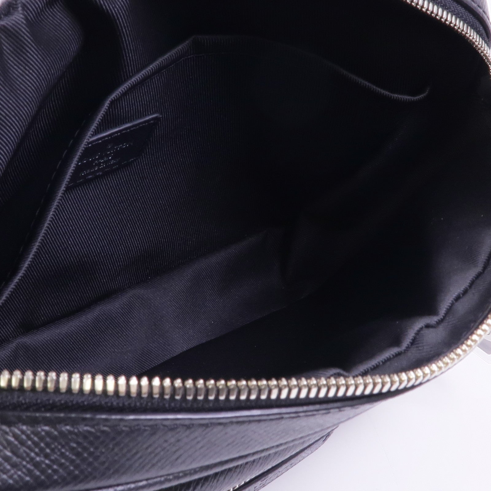 LOUIS VUITTON Monogram Eclipse/Taiga Outdoor Messenger銀扣肩背袋