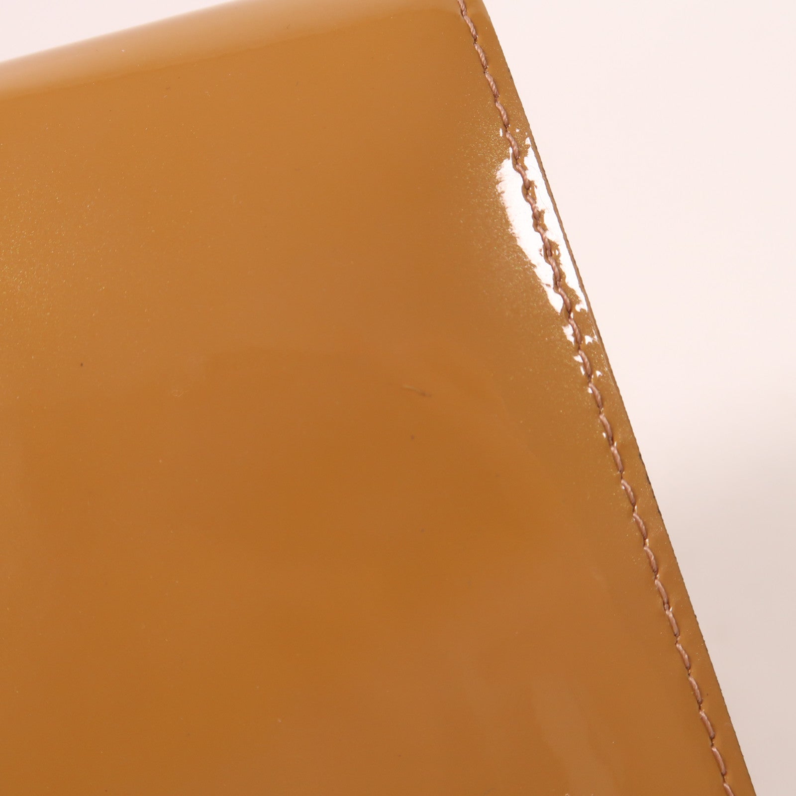 LOUIS VUITTON Monogram Vernis Louise金扣手拿包