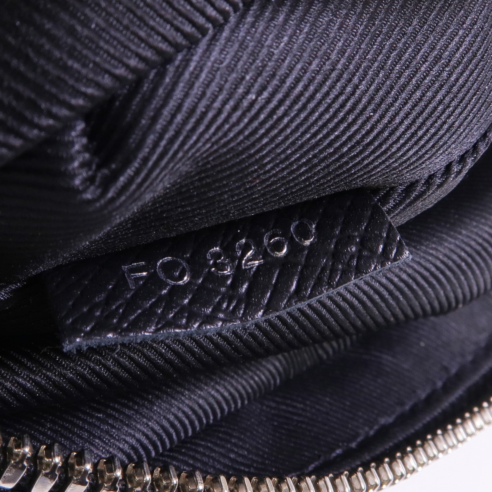 LOUIS VUITTON Monogram Eclipse/Taiga Outdoor Messenger銀扣肩背袋