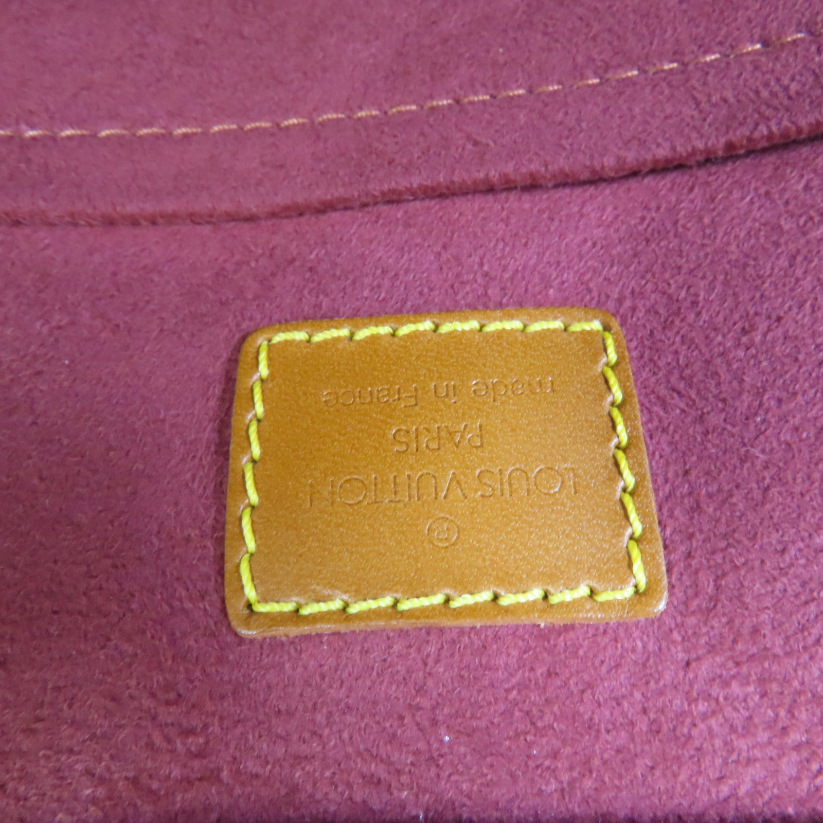 LOUIS VUITTON 皮革Negeb PM金扣手挽袋