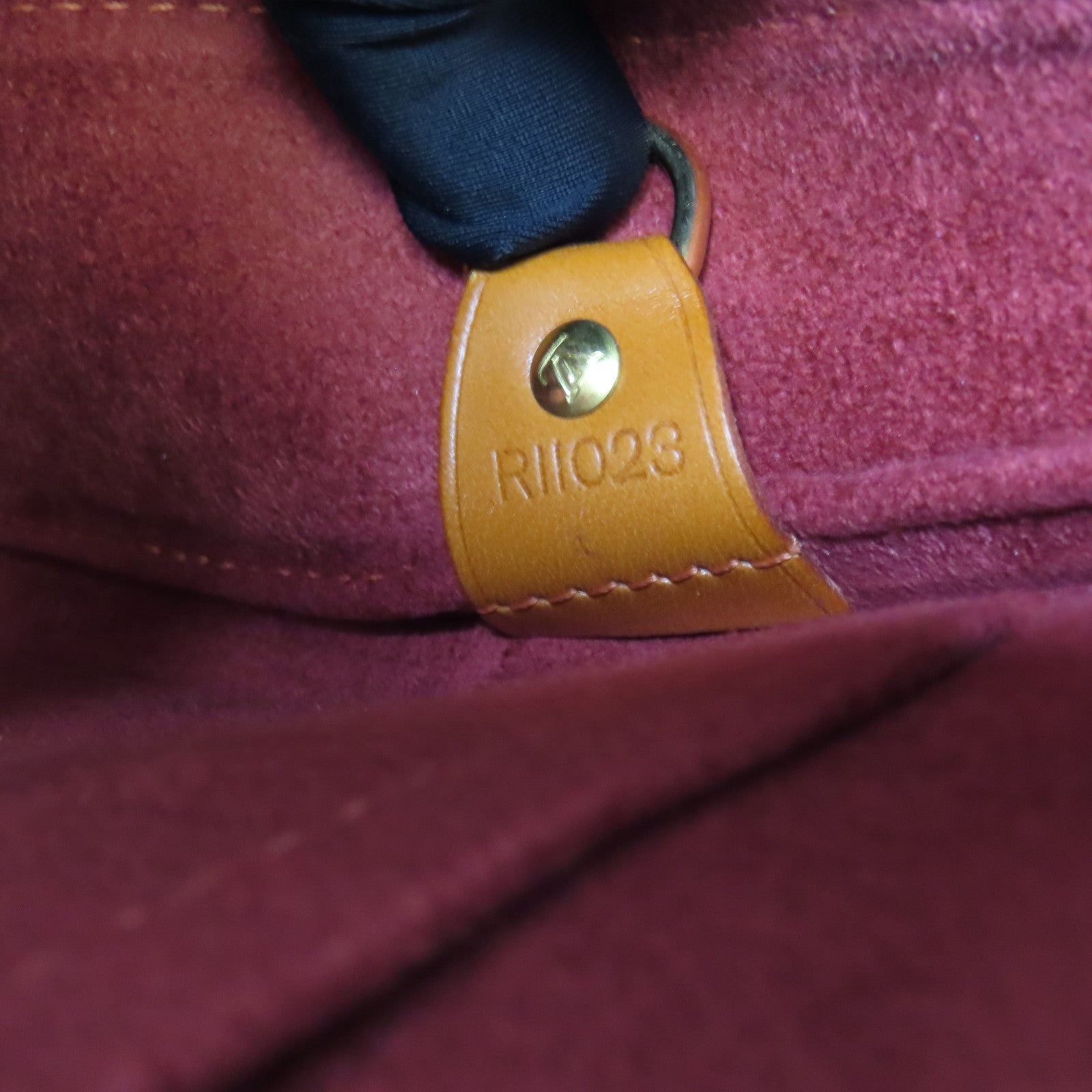 LOUIS VUITTON 皮革Negeb PM金扣手挽袋