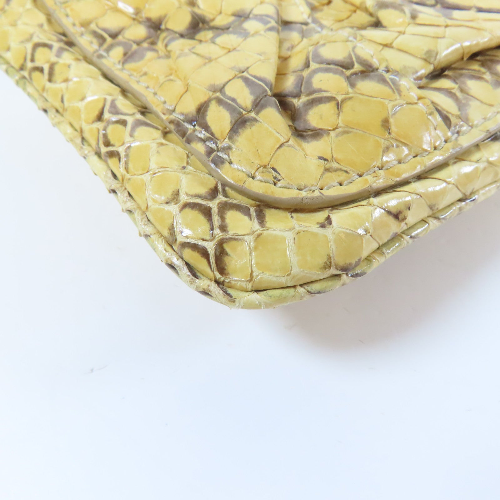 Miu Miu 【激減優惠】蛇皮皮革金扣手挽袋黃色/黑色