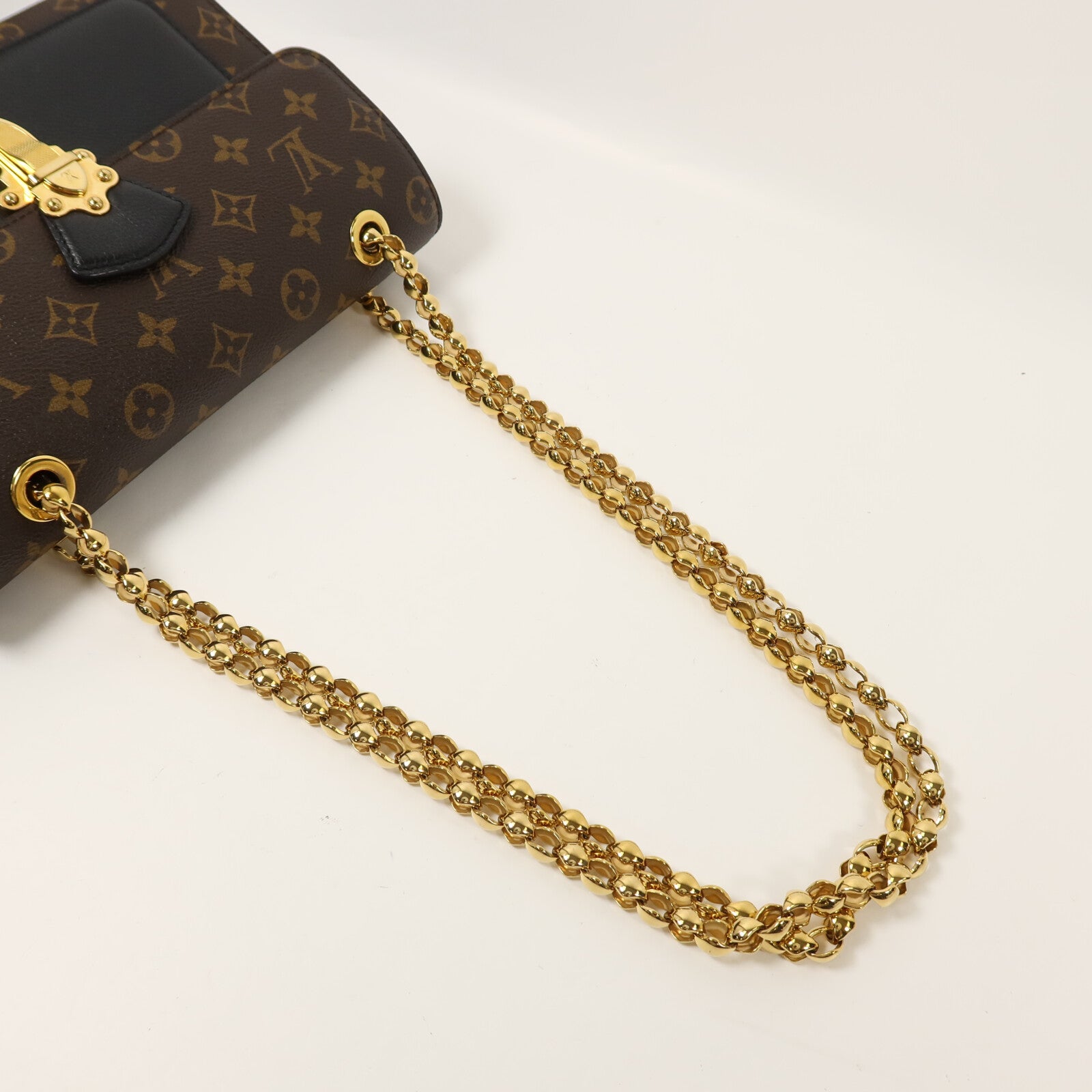 LOUIS VUITTON Monogram Victoire鏈帶肩背袋