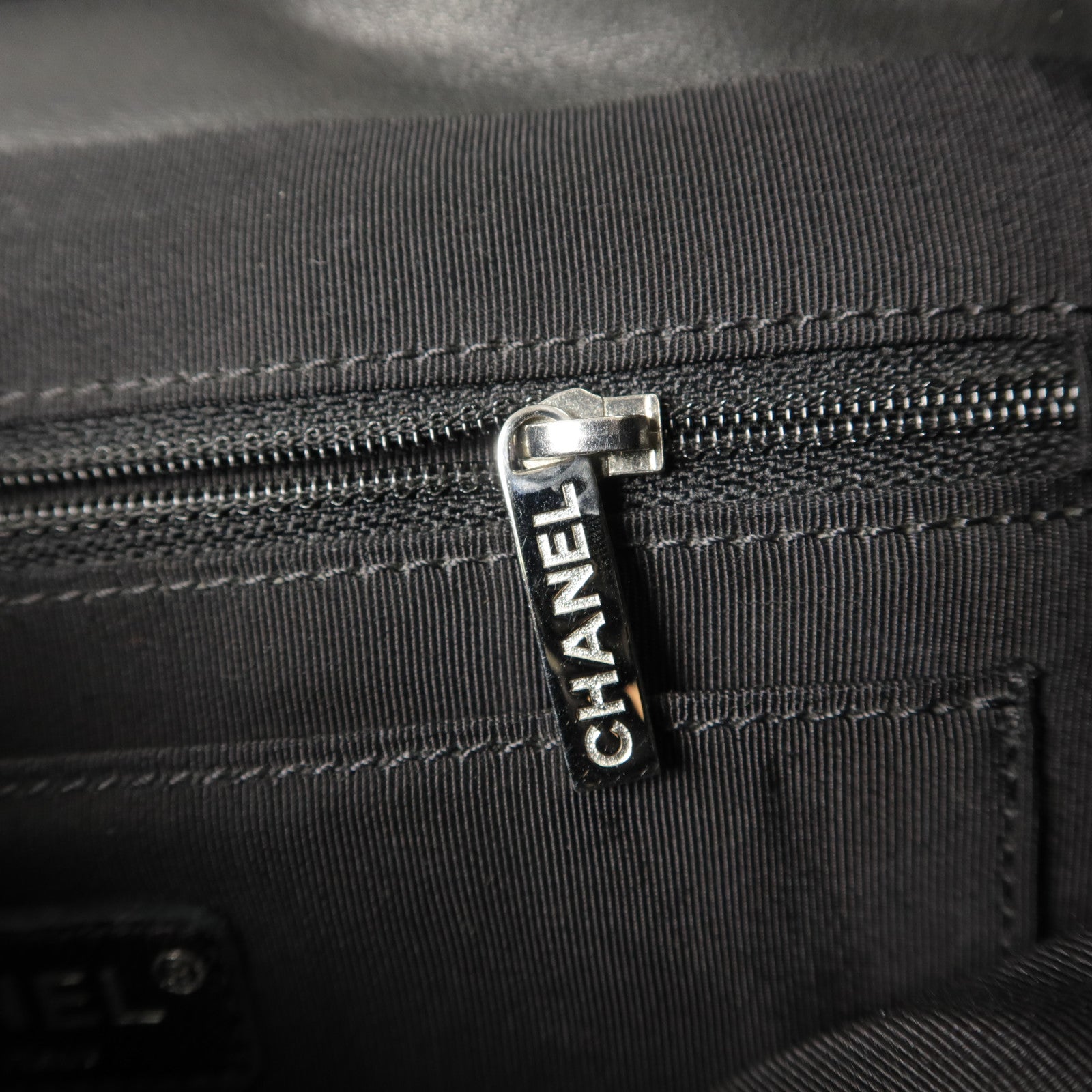 CHANEL 羊皮皮革Urban Spirit Backpack背包