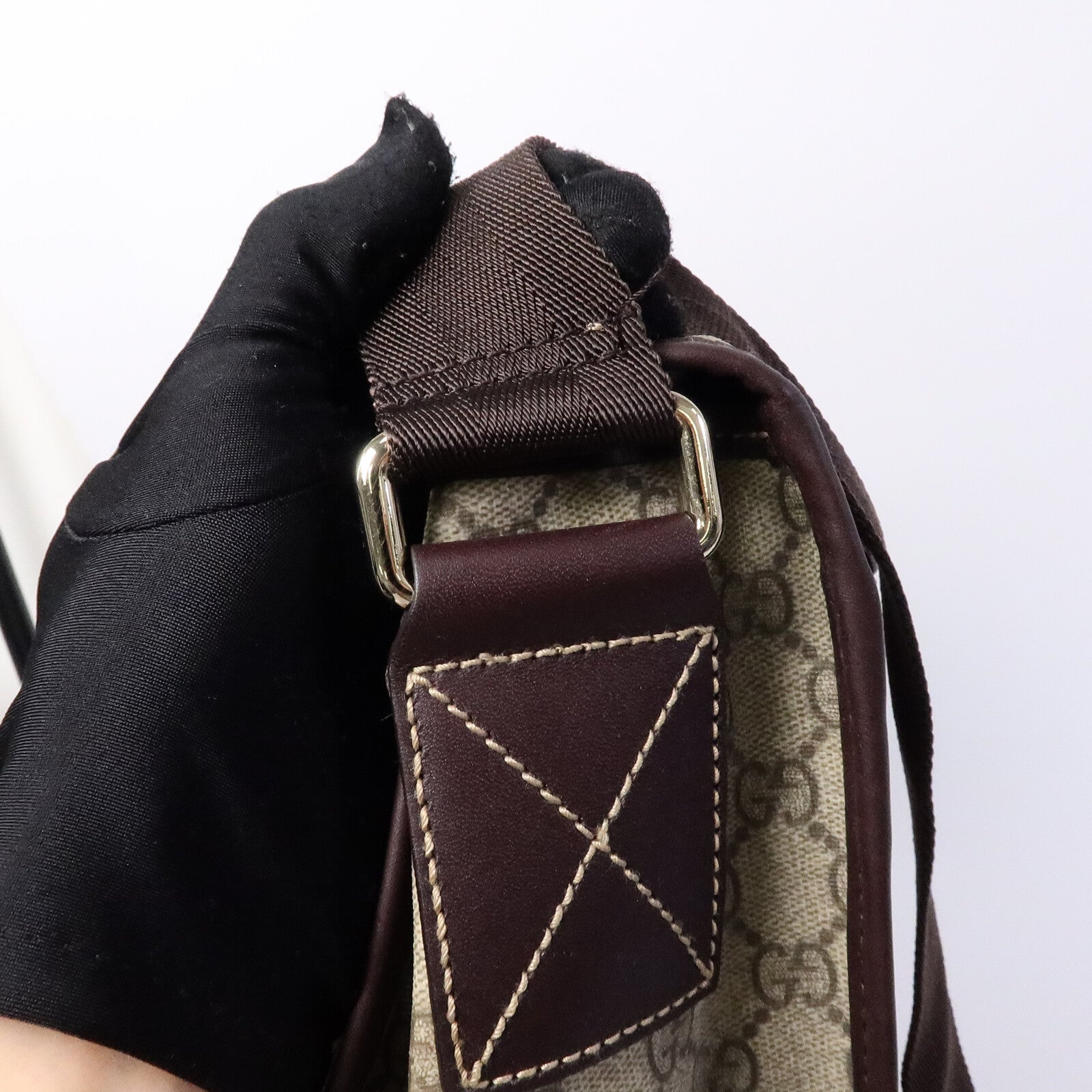 GUCCI 塗層帆布Messenger Bag肩背袋