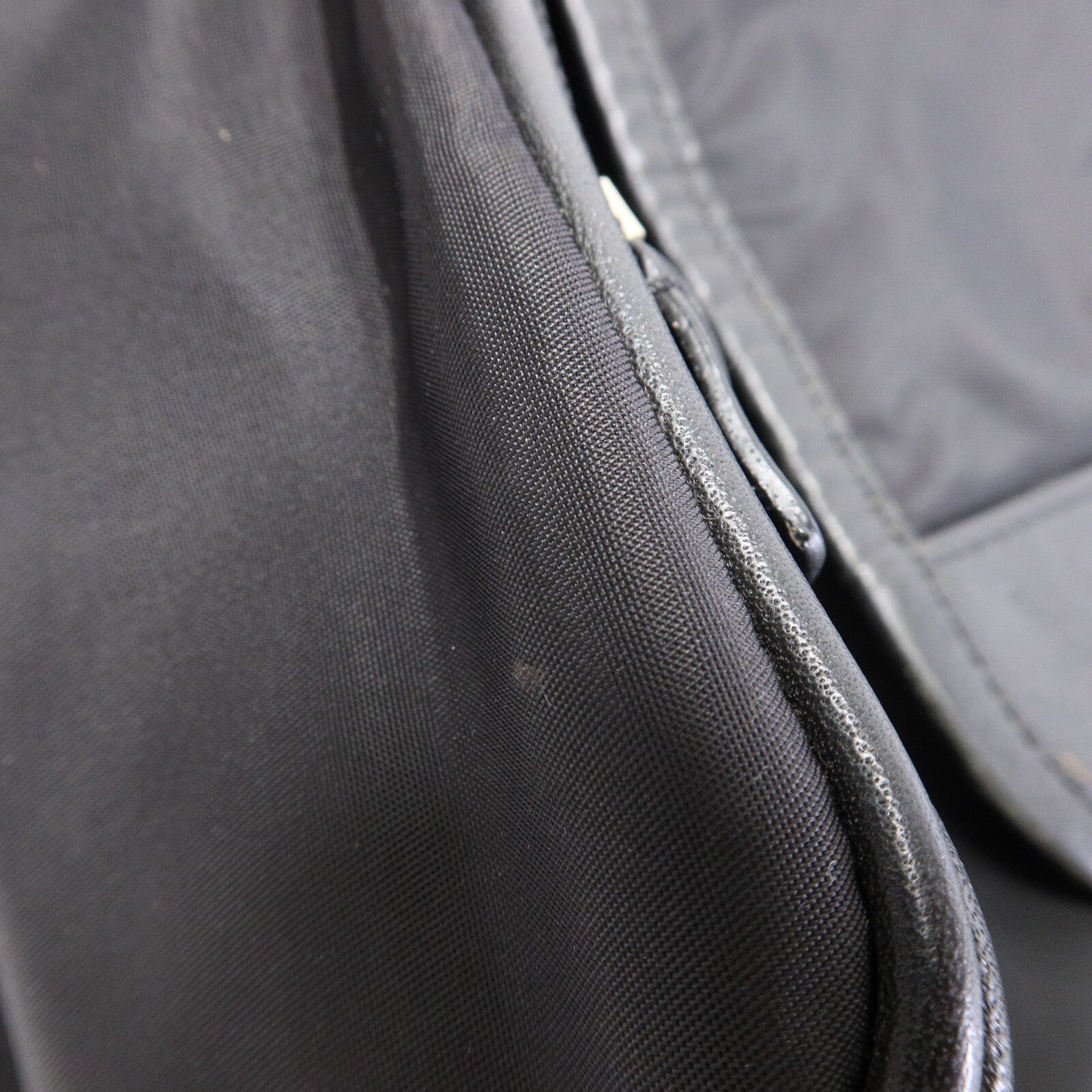 PRADA 尼龍Vela Messenger Bag