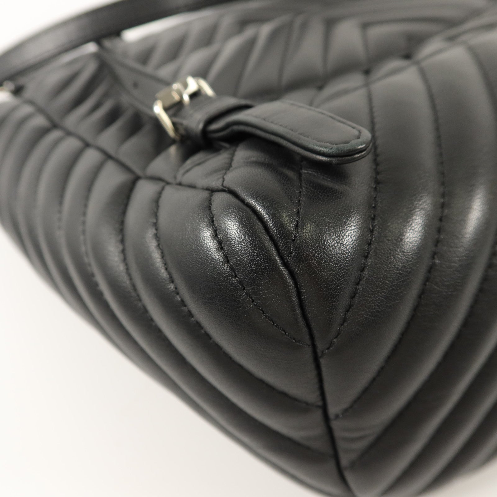 CHANEL 羊皮皮革Urban Spirit Backpack背包