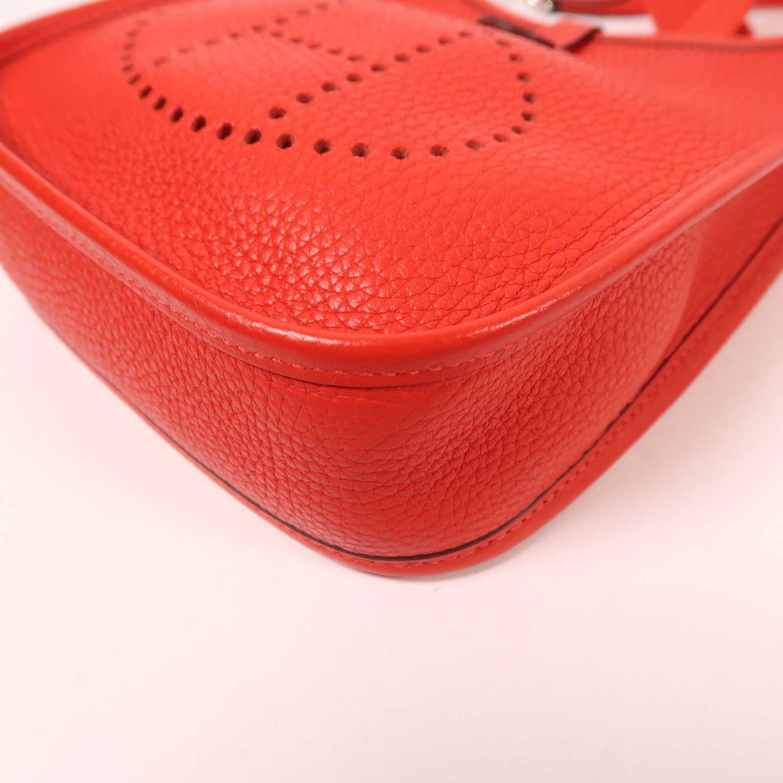 HERMES 【激減優惠】Clemence皮革Evelyne TPM銀扣肩背袋Rouge Vif