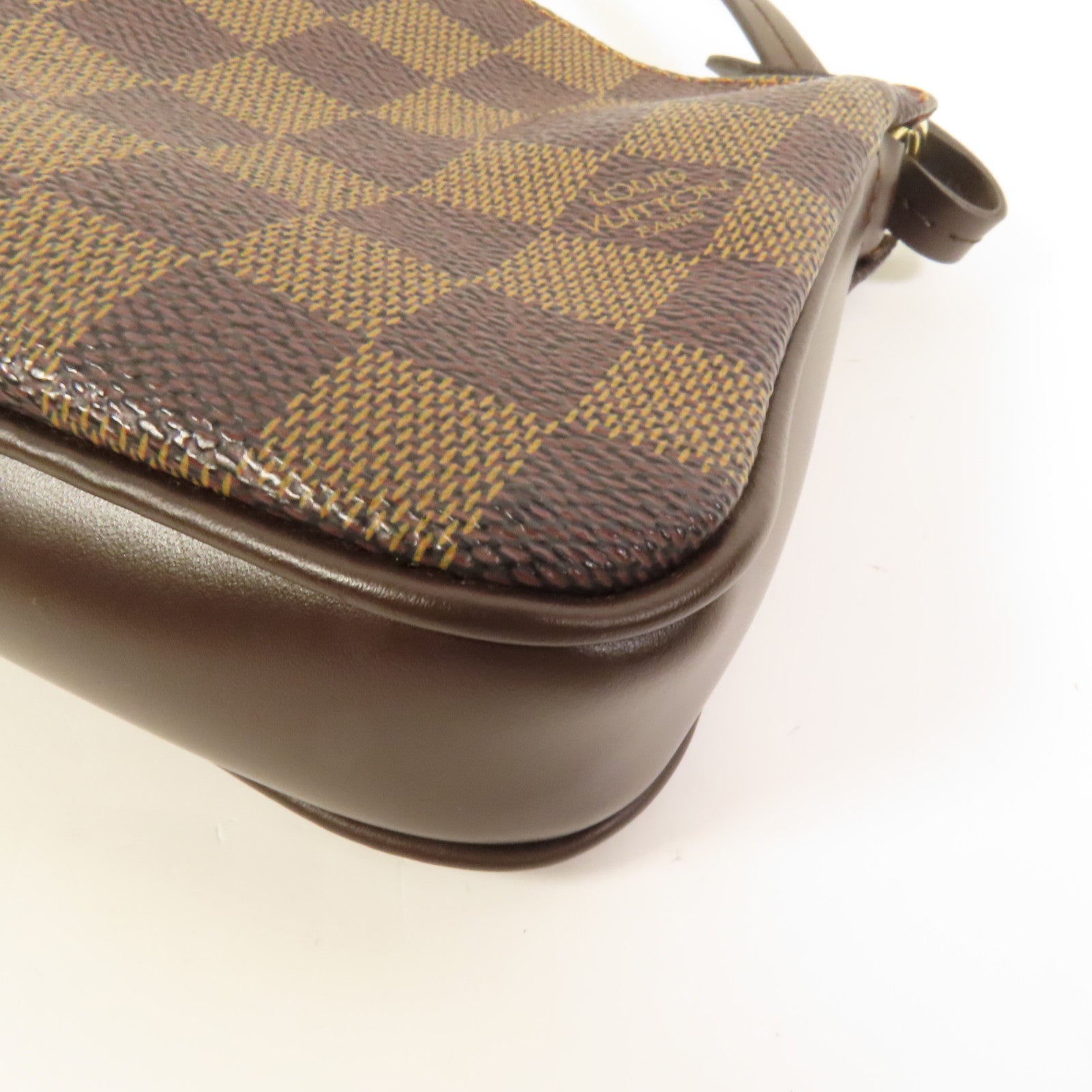 LOUIS VUITTON Damier Pochette Accessories金扣手挽袋