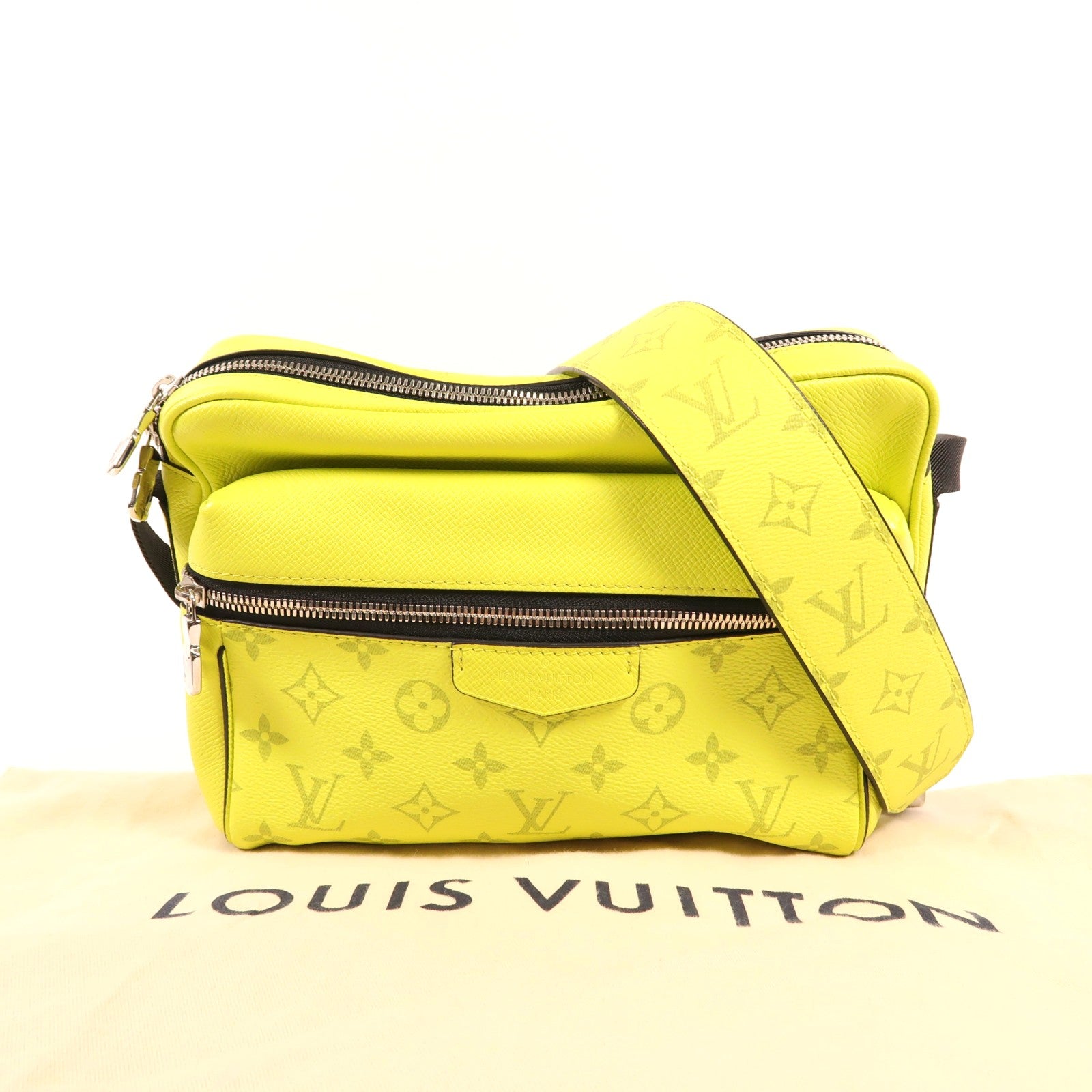 LOUIS VUITTON Monogram/Taiga皮革Outdoor銀扣肩背袋