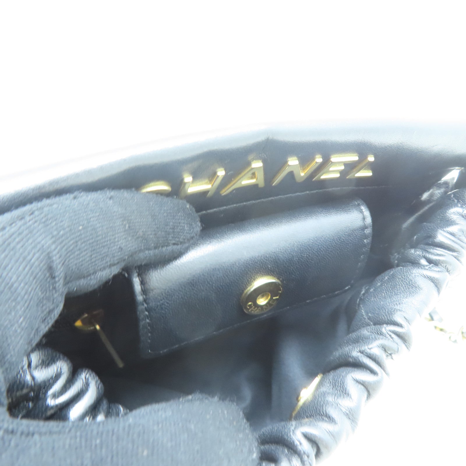 CHANEL 羊皮皮革Mini Bucket Bag金扣鏈帶手挽肩背兩用袋黑色