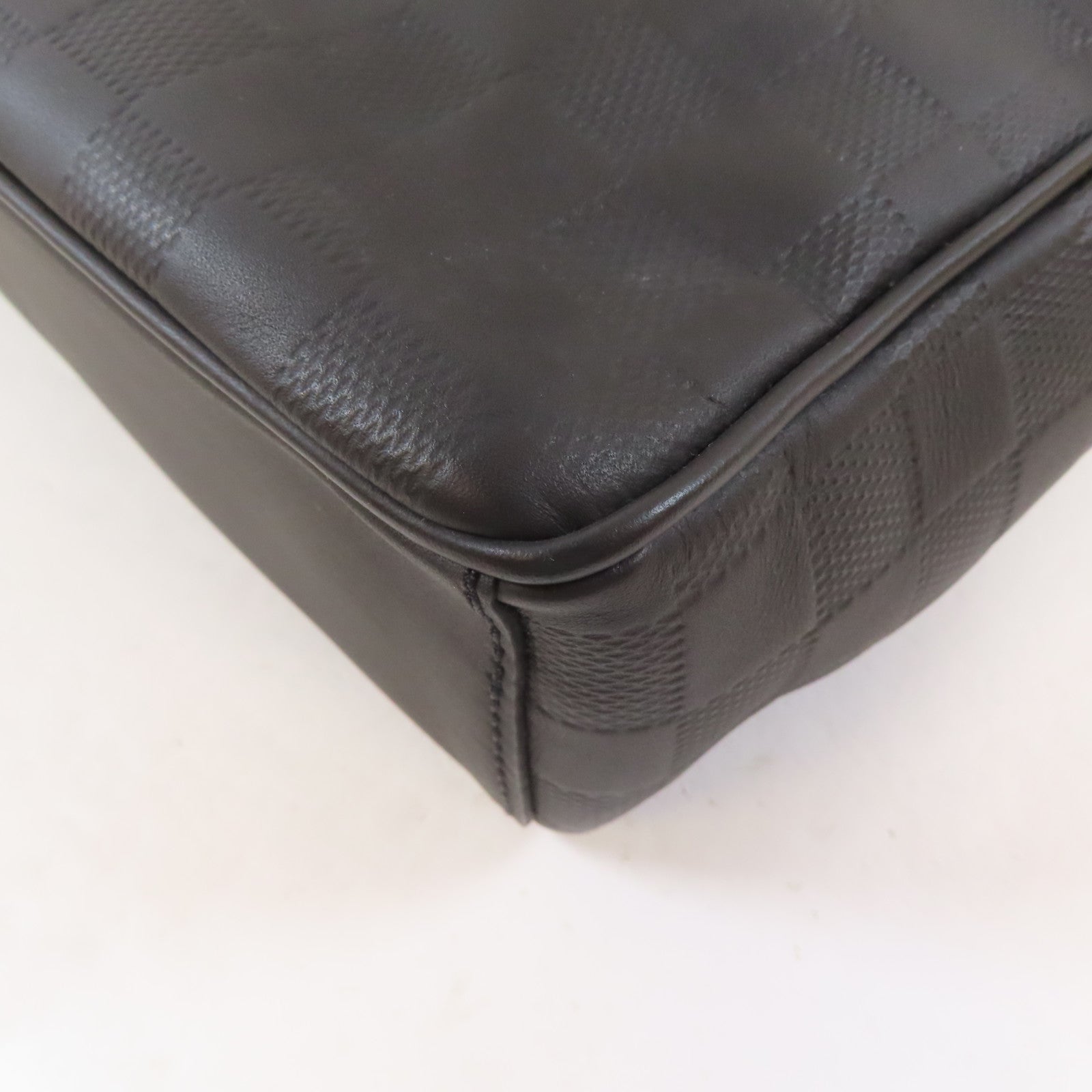 LOUIS VUITTON 【激減優惠】Damier Infini District MM銀扣肩背袋黑色