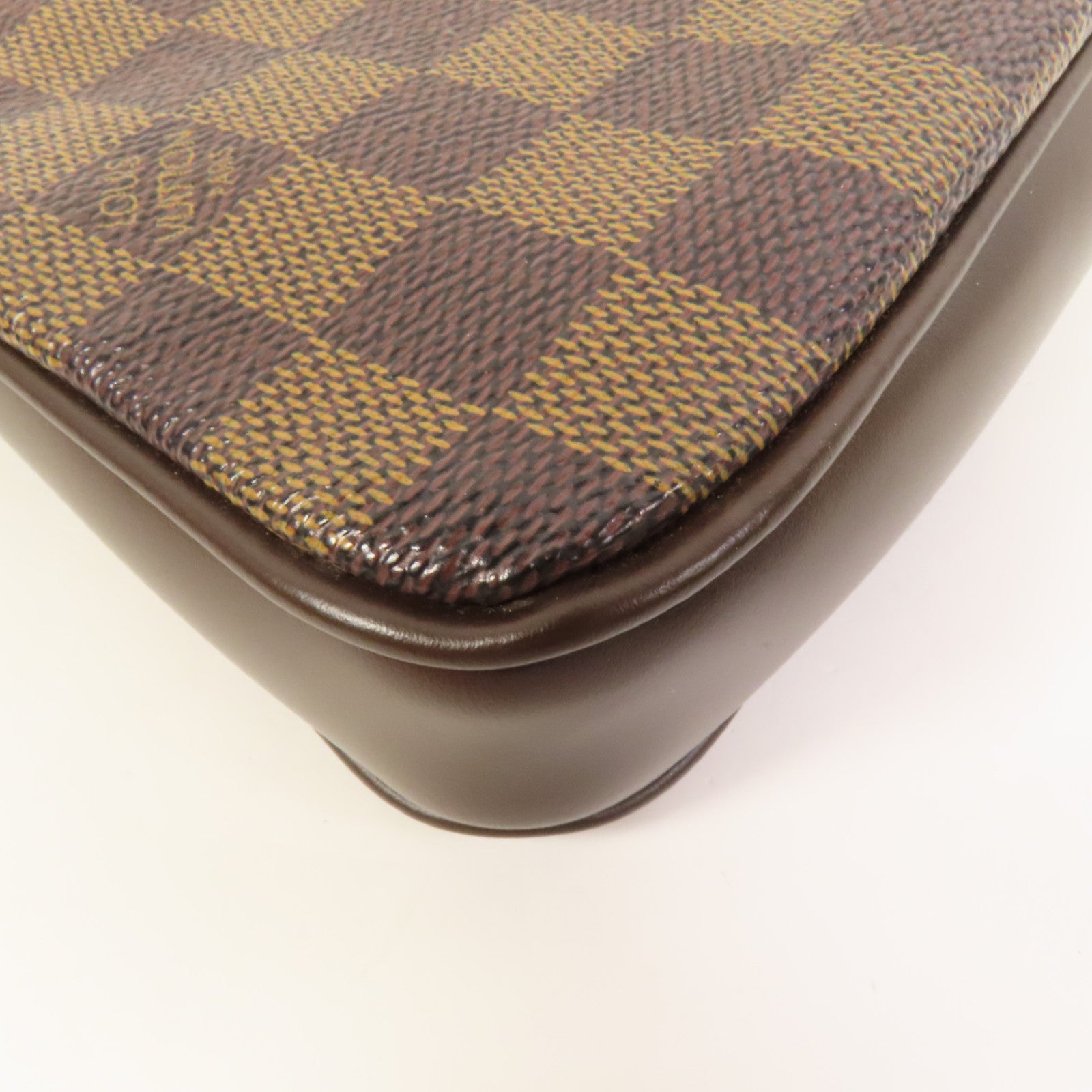 LOUIS VUITTON Damier Pochette Accessories金扣手挽袋