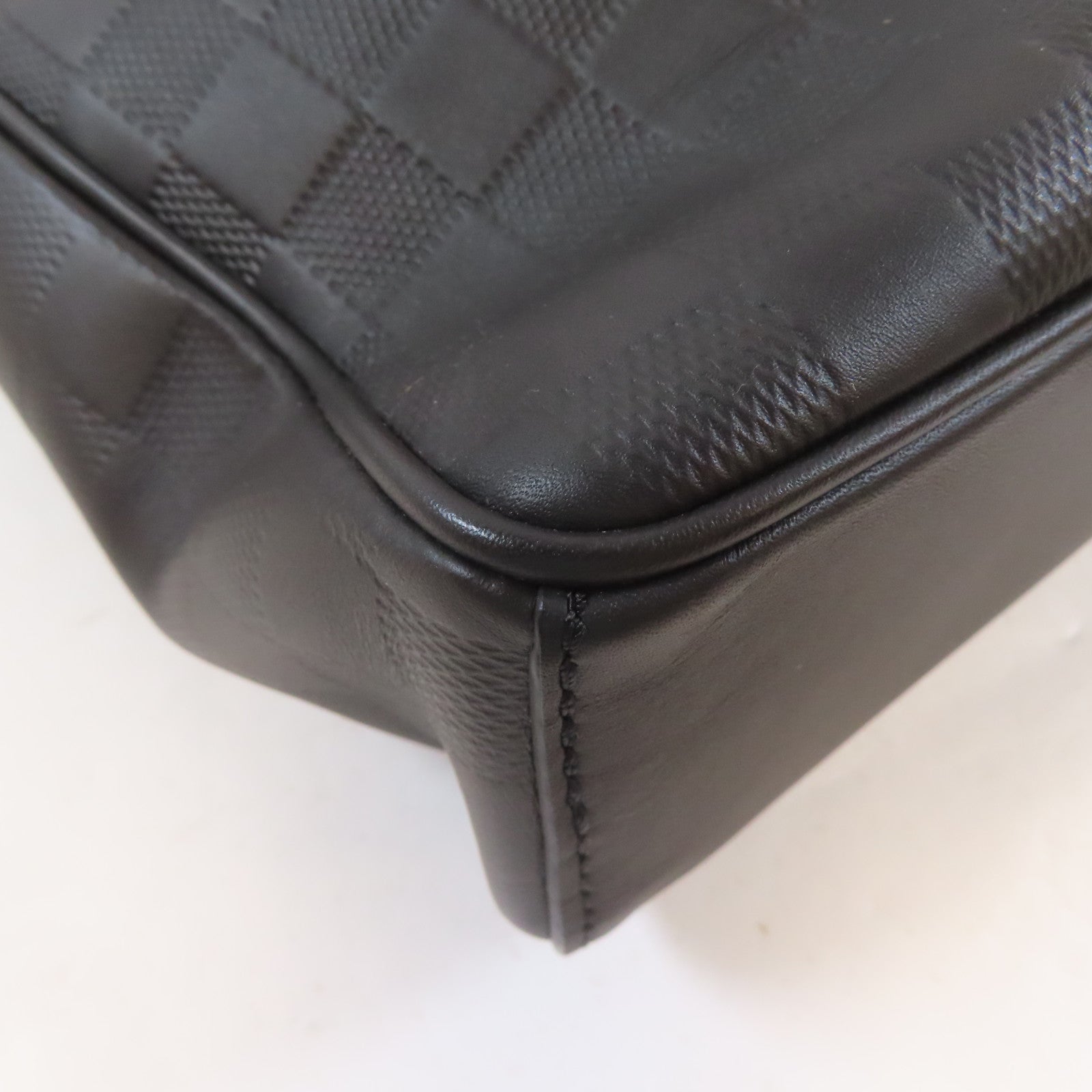 LOUIS VUITTON 【激減優惠】Damier Infini District MM銀扣肩背袋黑色