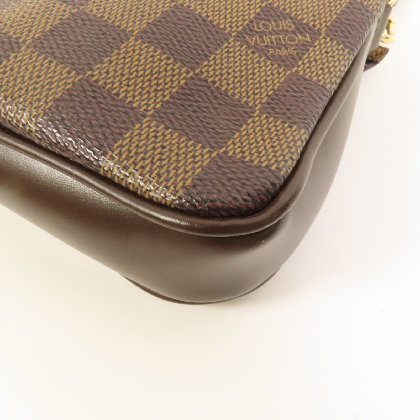 LOUIS VUITTON Damier Pochette Accessories金扣手挽袋