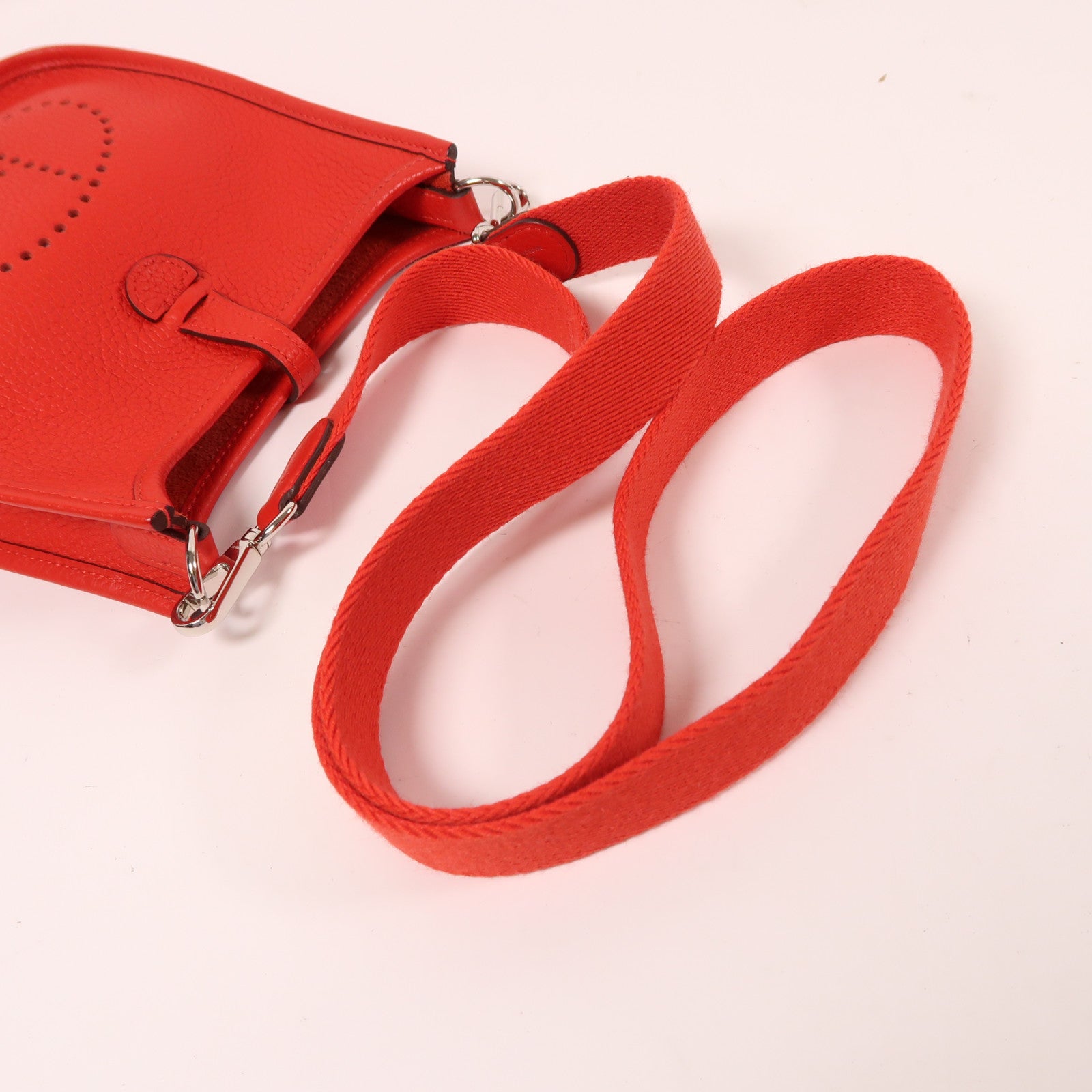 HERMES 【激減優惠】Clemence皮革Evelyne TPM銀扣肩背袋Rouge Vif