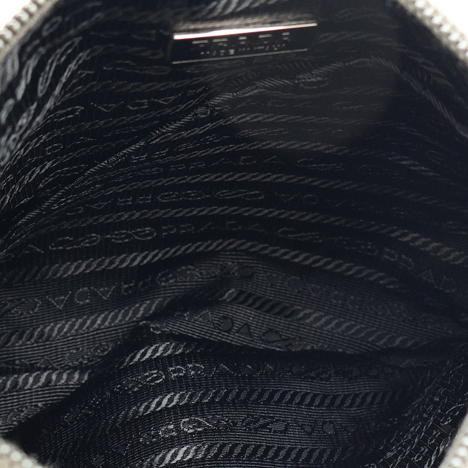 PRADA 尼龍Pouch手拿包